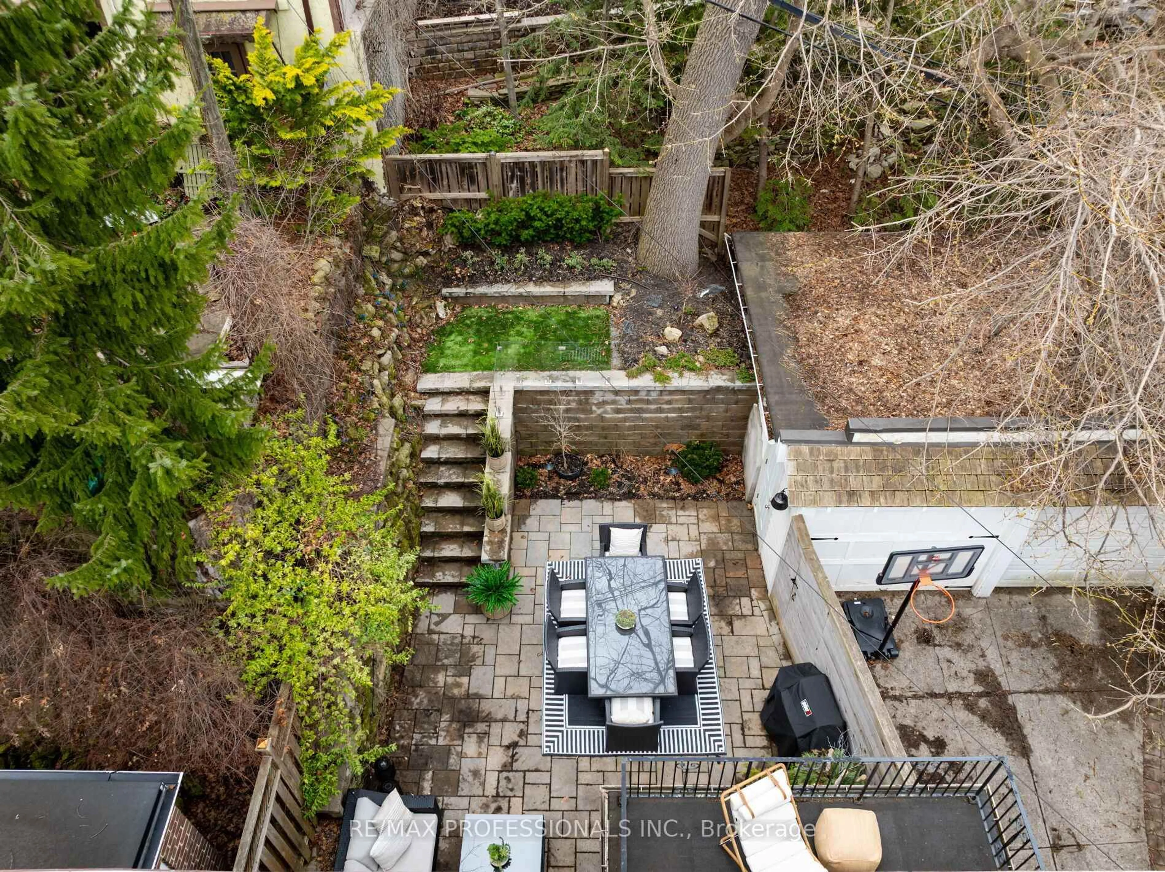 Patio, street for 99 Riverview Gdns, Toronto Ontario M6S 4E7