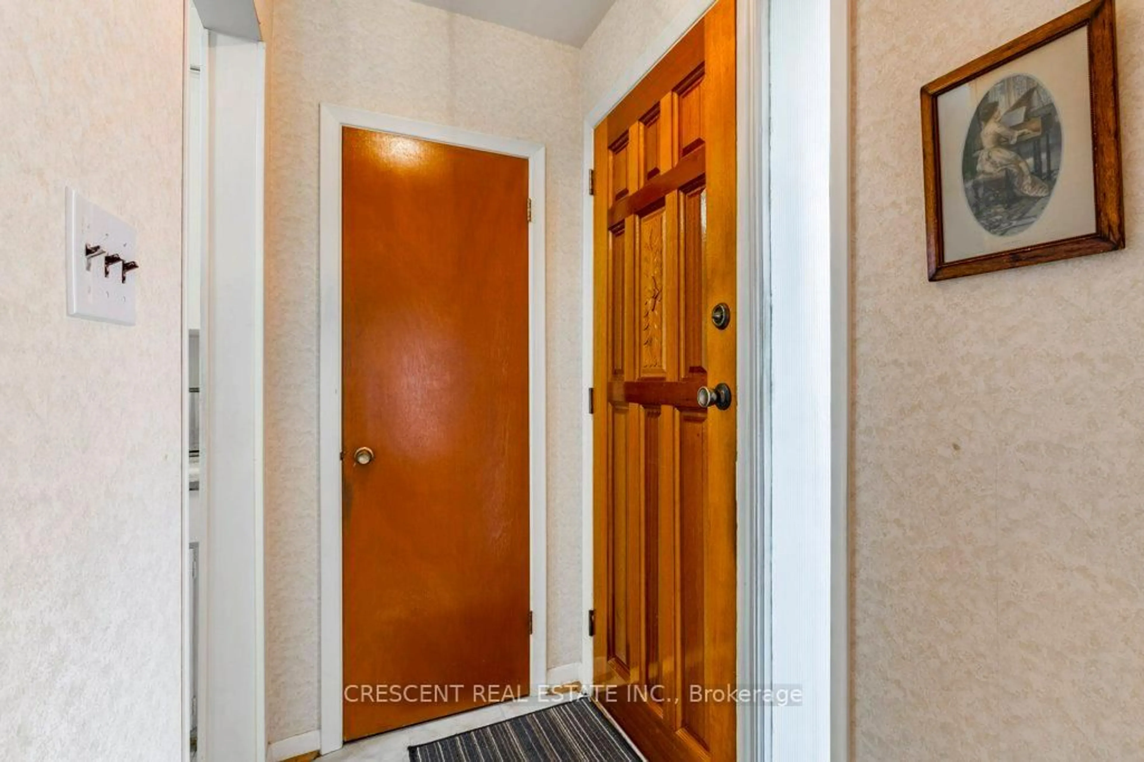 Indoor entryway for 227 Verobeach Blvd, Toronto Ontario M9M 1R4