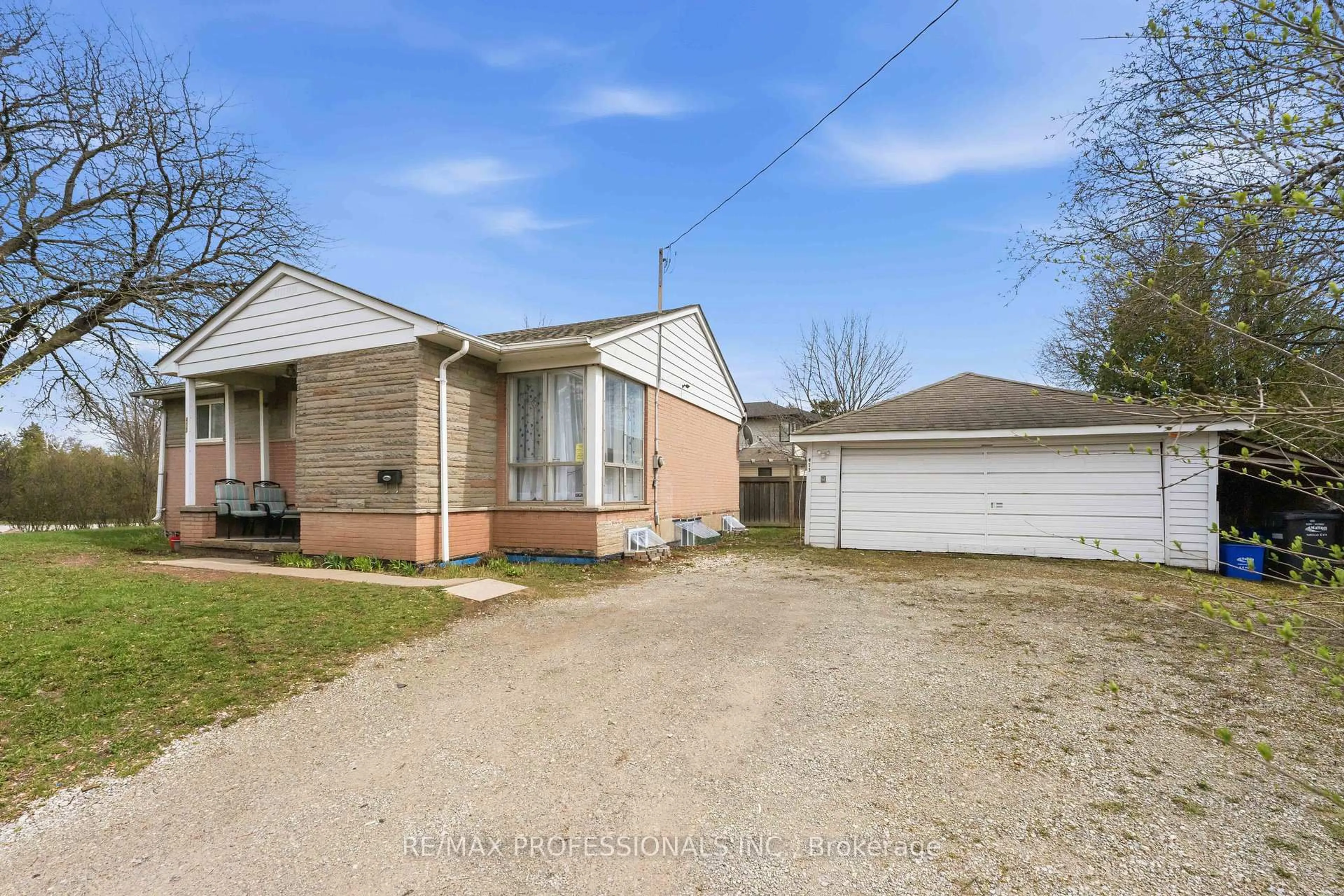 A pic from outside/outdoor area/front of a property/back of a property/a pic from drone, street for 473 Samford Pl, Oakville Ontario L6L 4E7