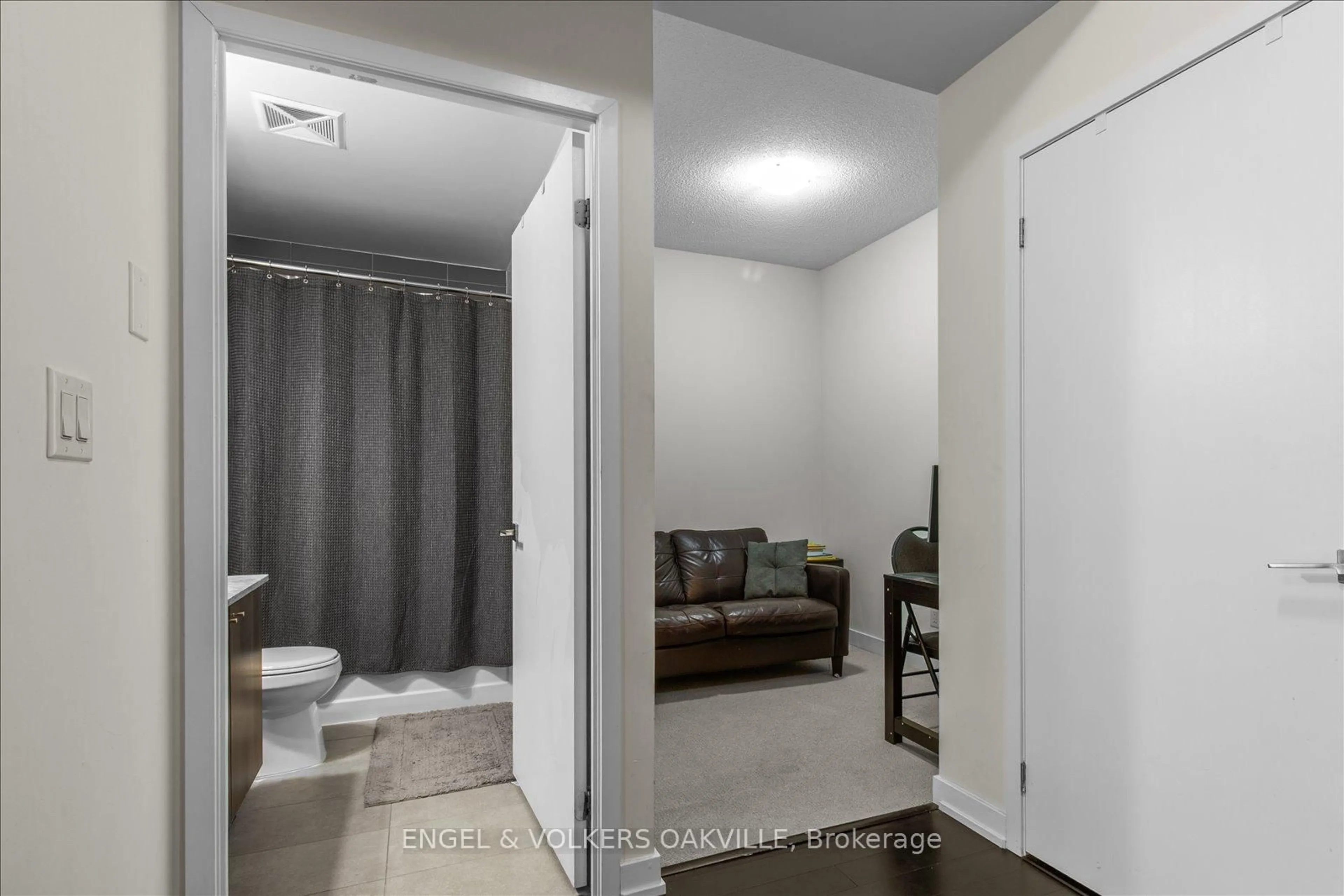 A pic of a room for 510 Curran Pl #1105, Mississauga Ontario L5B 0J8