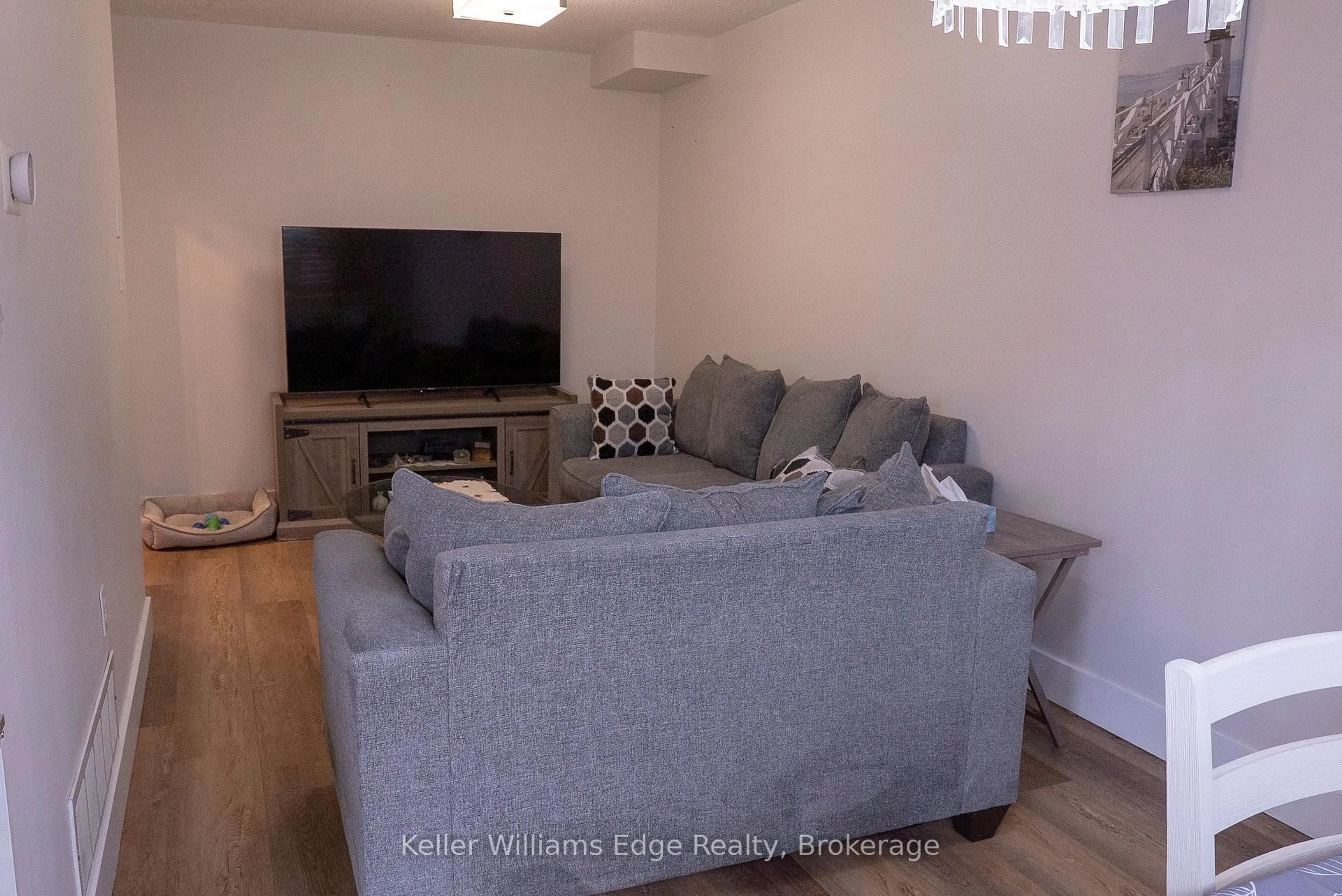 Living room with furniture, floor is not visible for 1385 Brookstar Dr, Oakville Ontario L6M 3W2