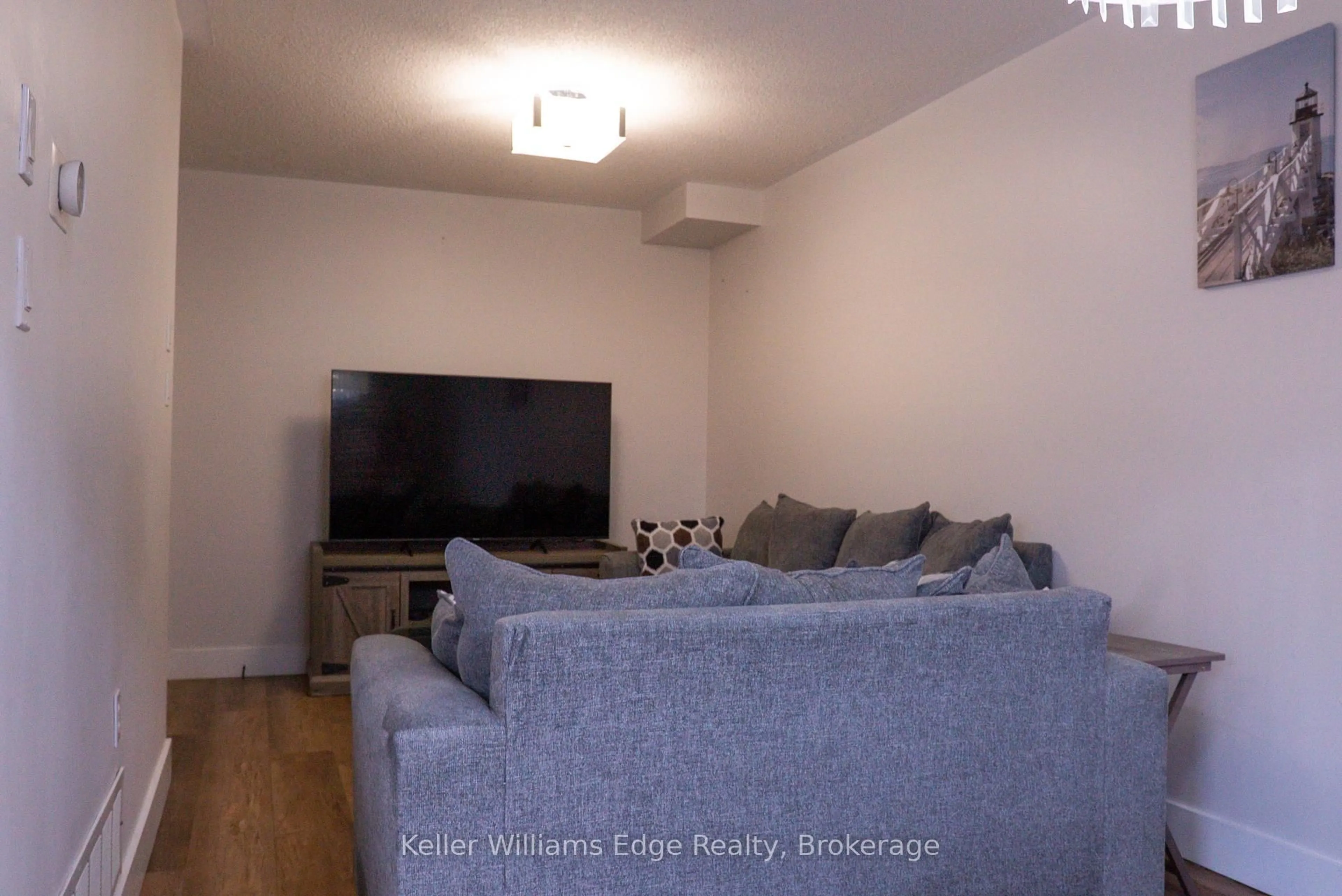 Living room with furniture, unknown for 1385 Brookstar Dr, Oakville Ontario L6M 3W2