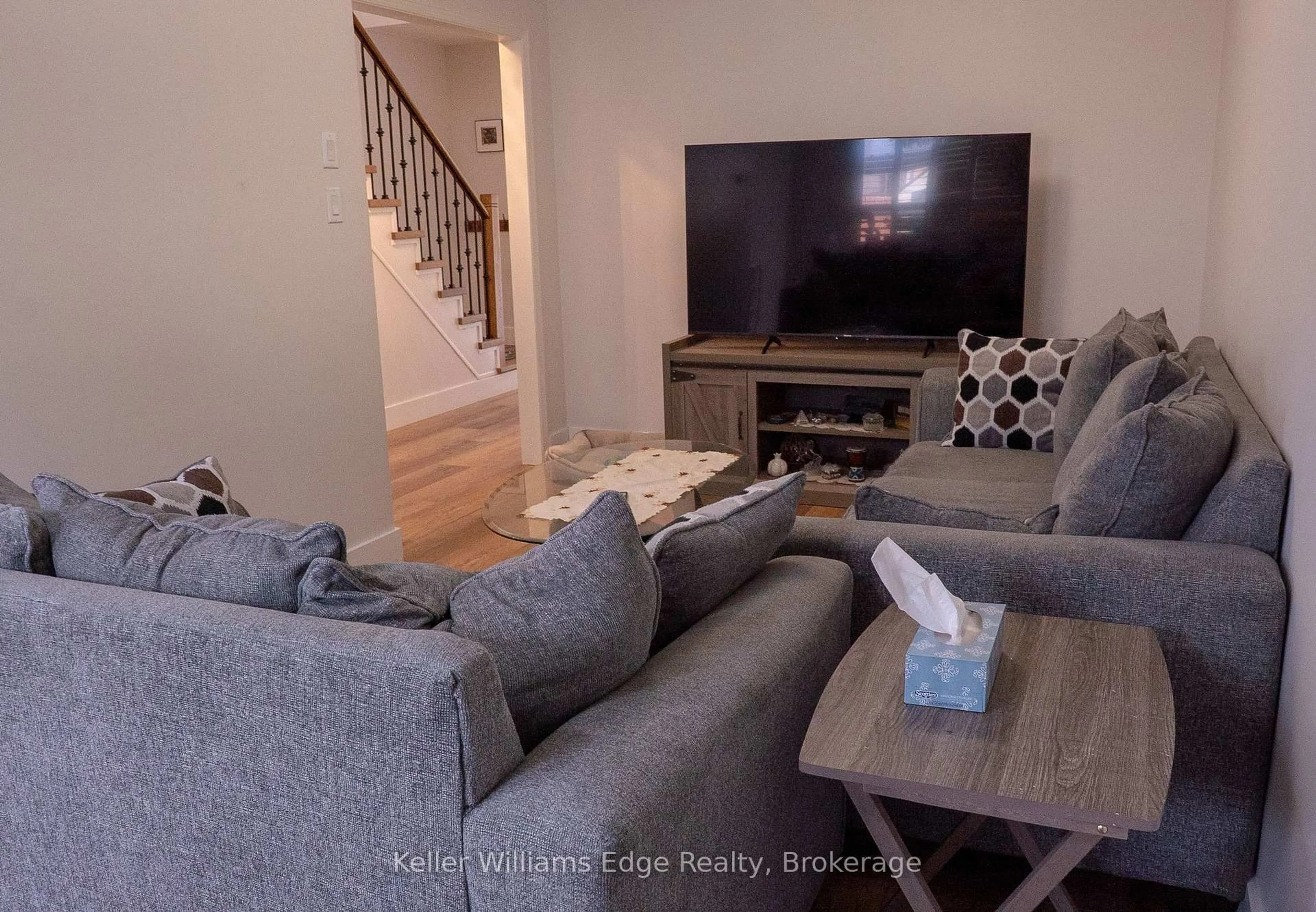 Living room with furniture, unknown for 1385 Brookstar Dr, Oakville Ontario L6M 3W2