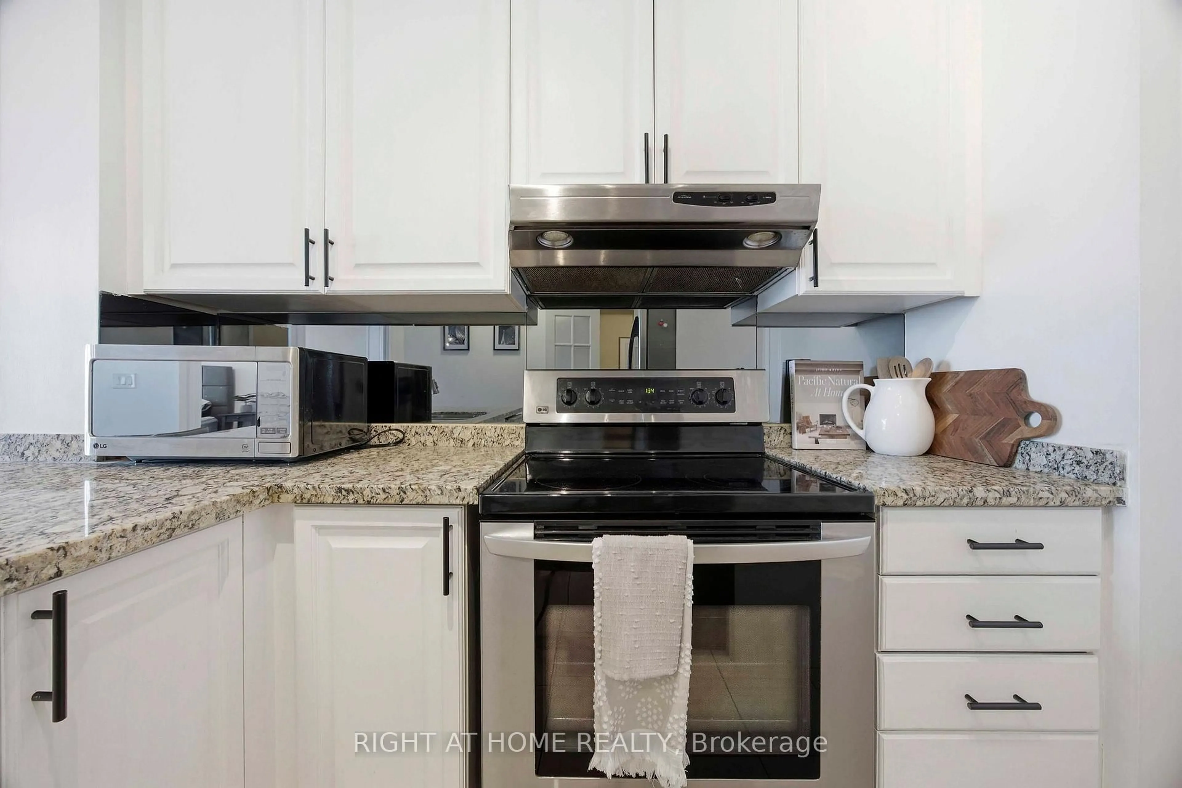 Standard kitchen, unknown for 1 Elm St #2404, Mississauga Ontario L5B 4M1