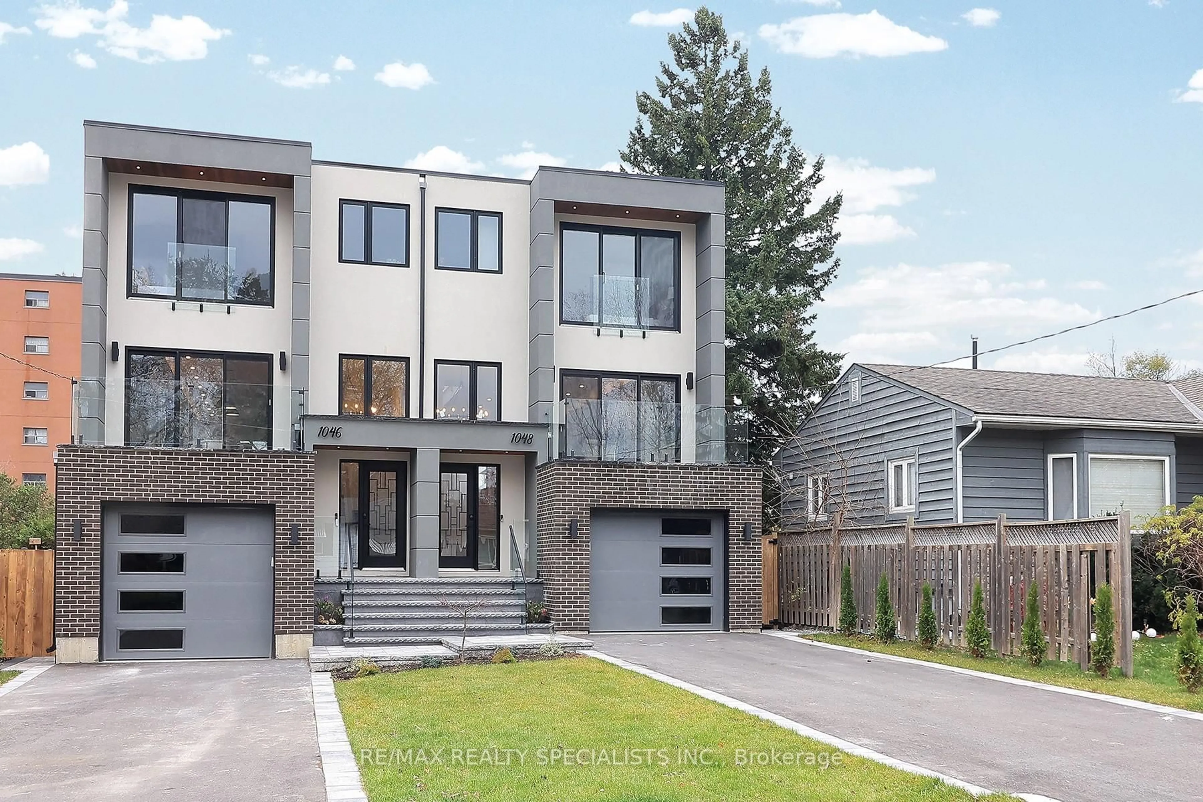 Home with brick exterior material, street for 1048 ROOSEVELT Rd, Mississauga Ontario L5G 3Y8