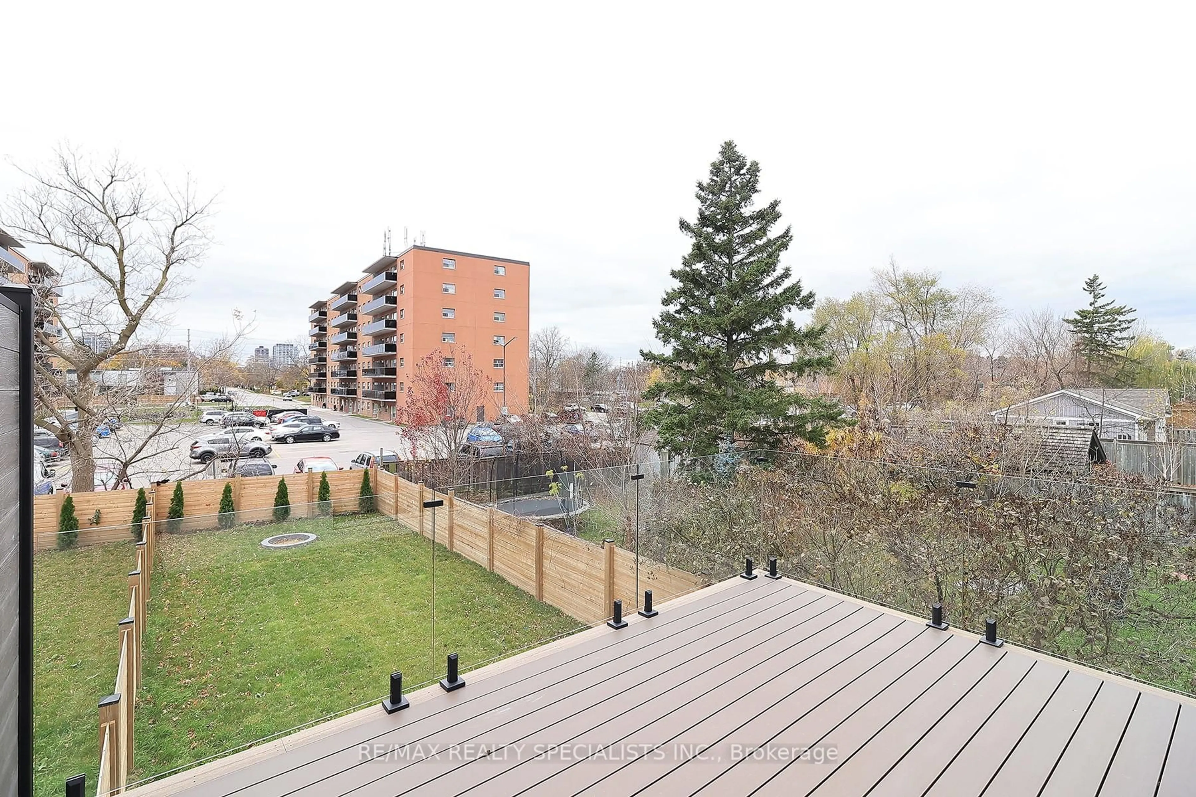 Patio, city buildings view from balcony for 1048 ROOSEVELT Rd, Mississauga Ontario L5G 3Y8