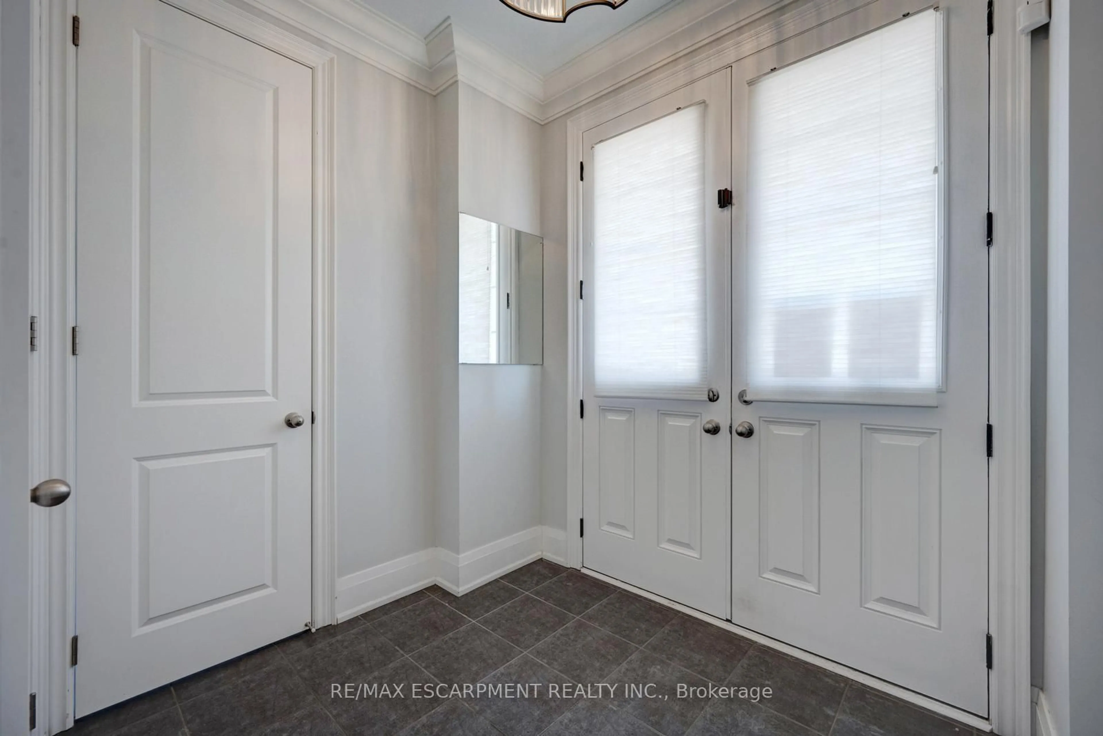 Indoor entryway for 47 Monument Tr, Brampton Ontario L7A 4M9