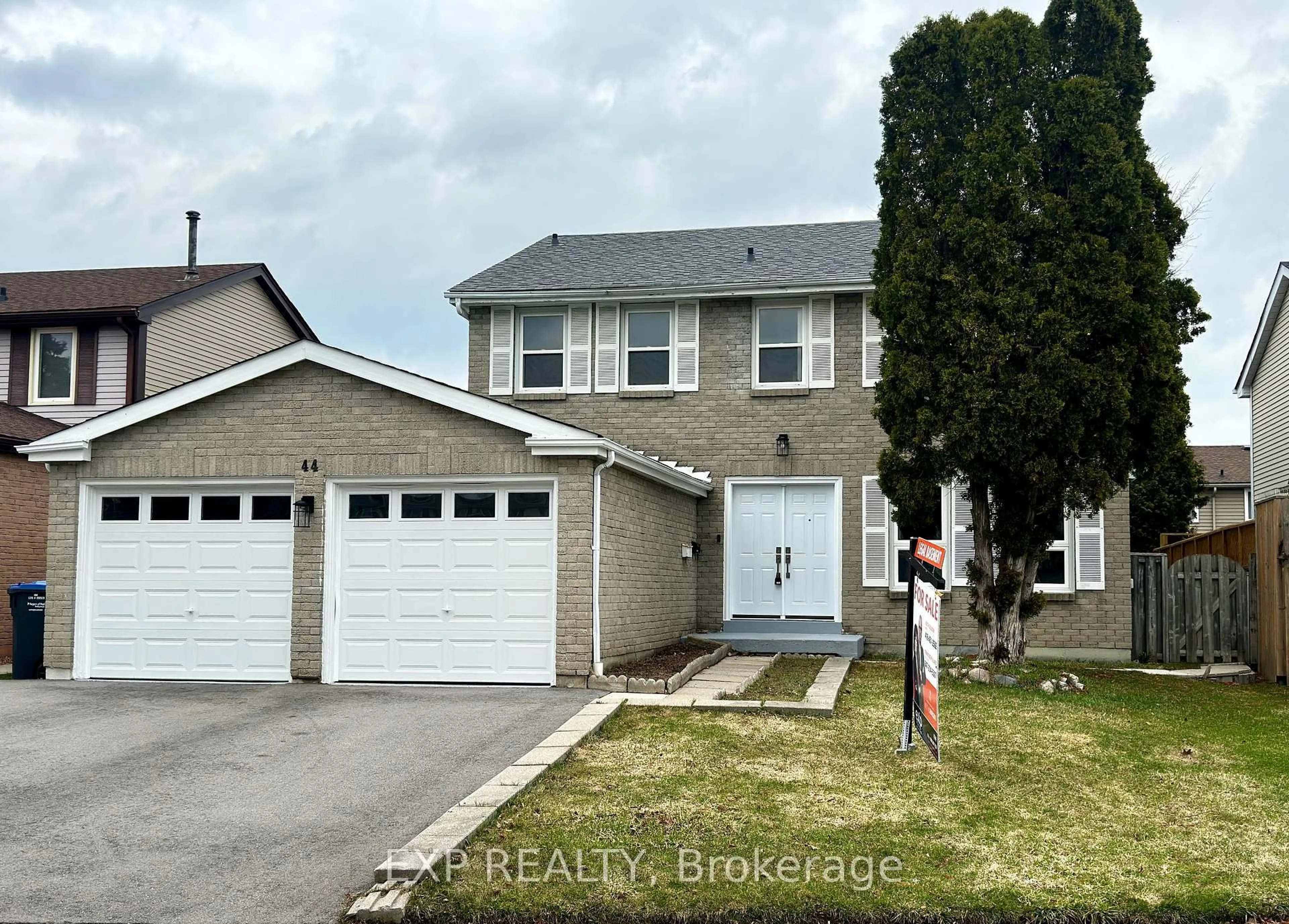 Home with vinyl exterior material, street for 44 Newcastle Cres, Brampton Ontario L6S 3Y8