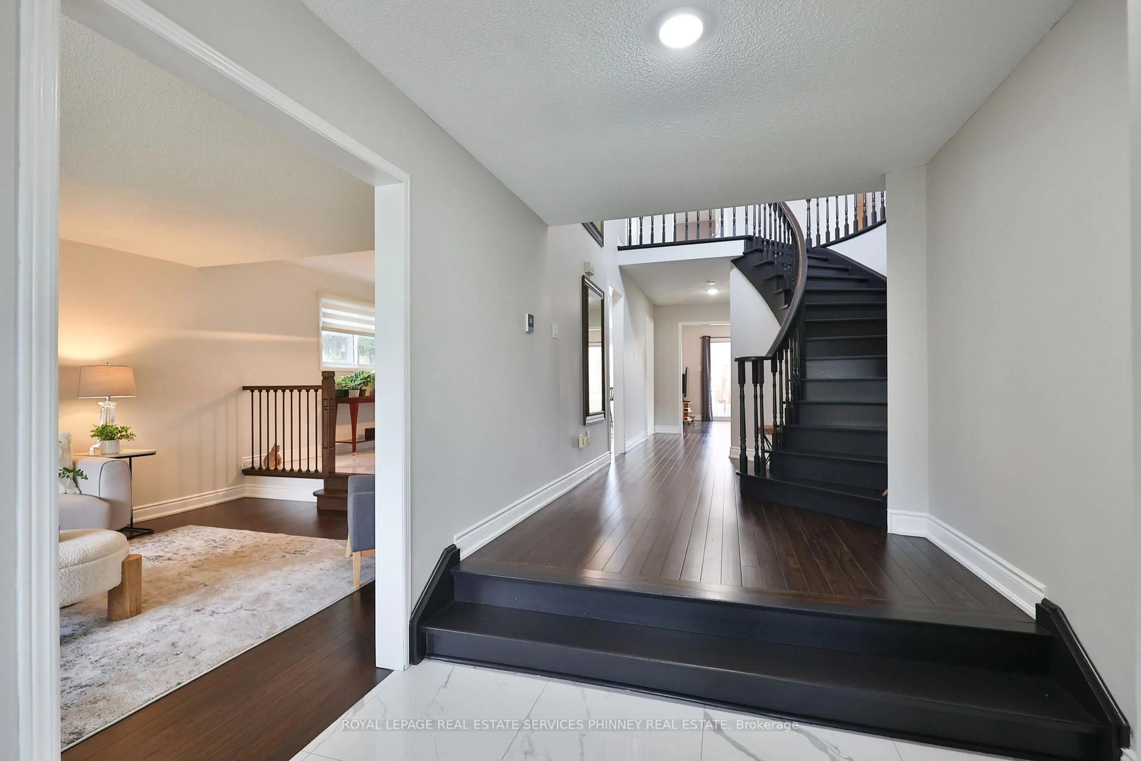 Unknown for 2031 Pen St, Oakville Ontario L6H 3L2