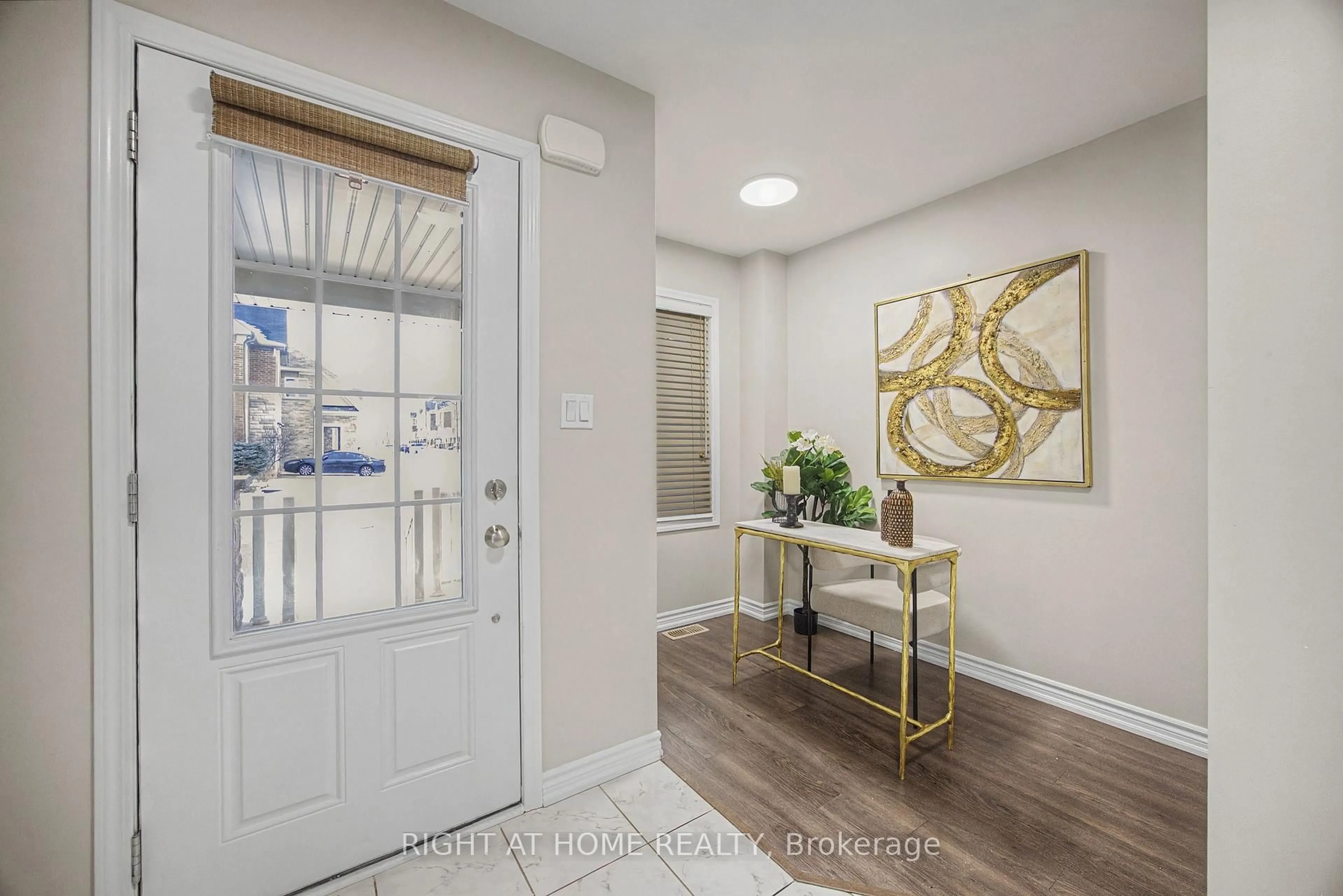 Indoor entryway for 1235 Mulroney Hts, Milton Ontario L9E 1G1