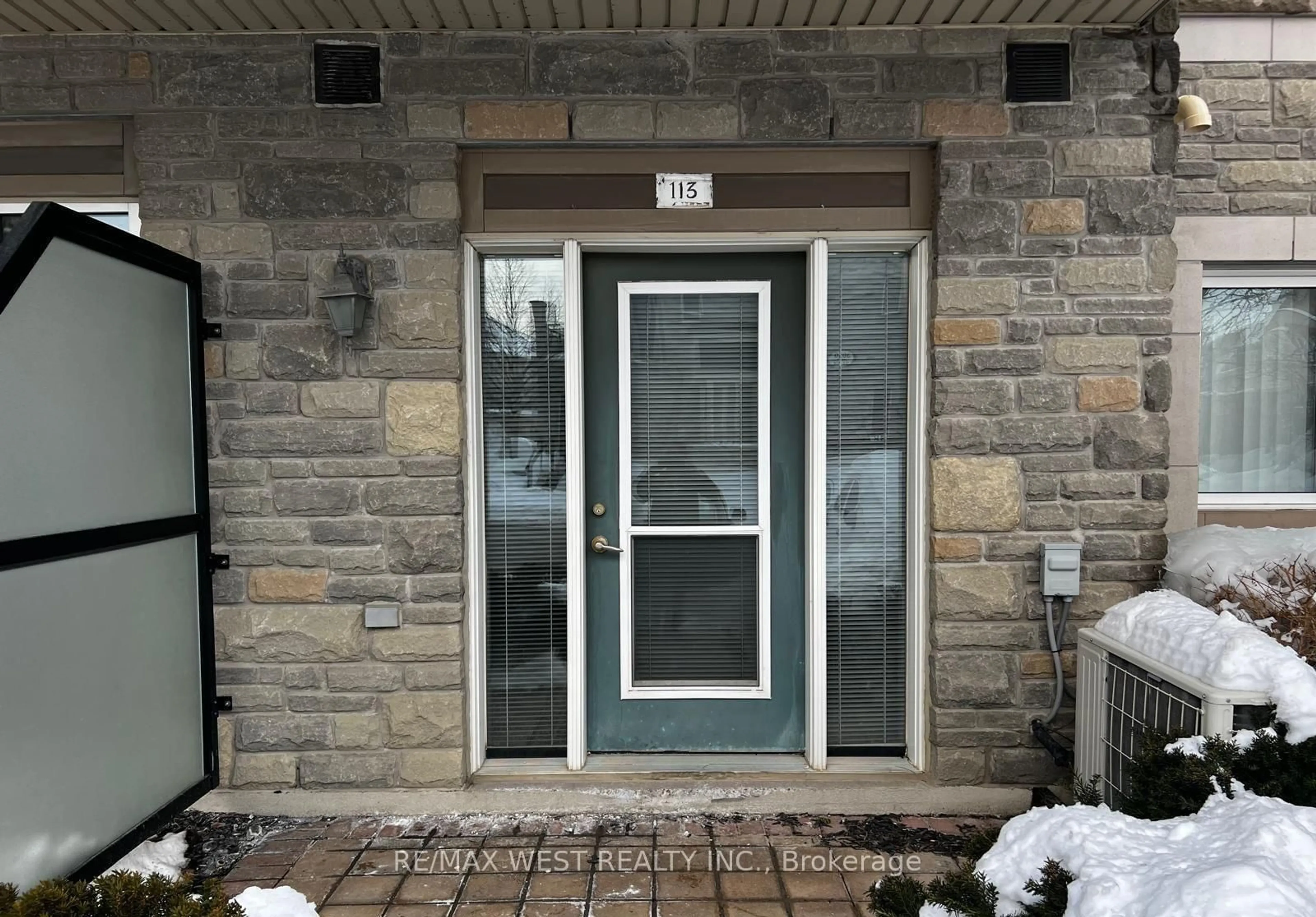 Indoor entryway for 5170 Winston Churchill Blvd #113, Mississauga Ontario L5M 0P2