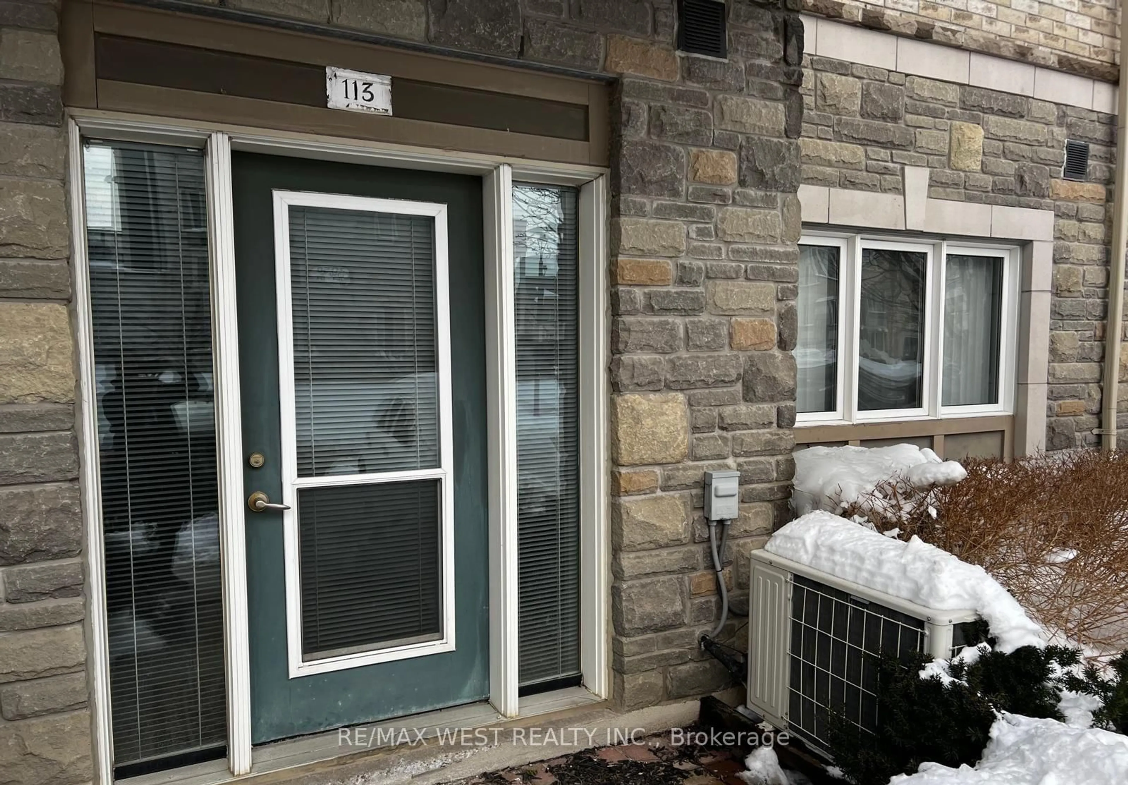 Indoor entryway for 5170 Winston Churchill Blvd #113, Mississauga Ontario L5M 0P2