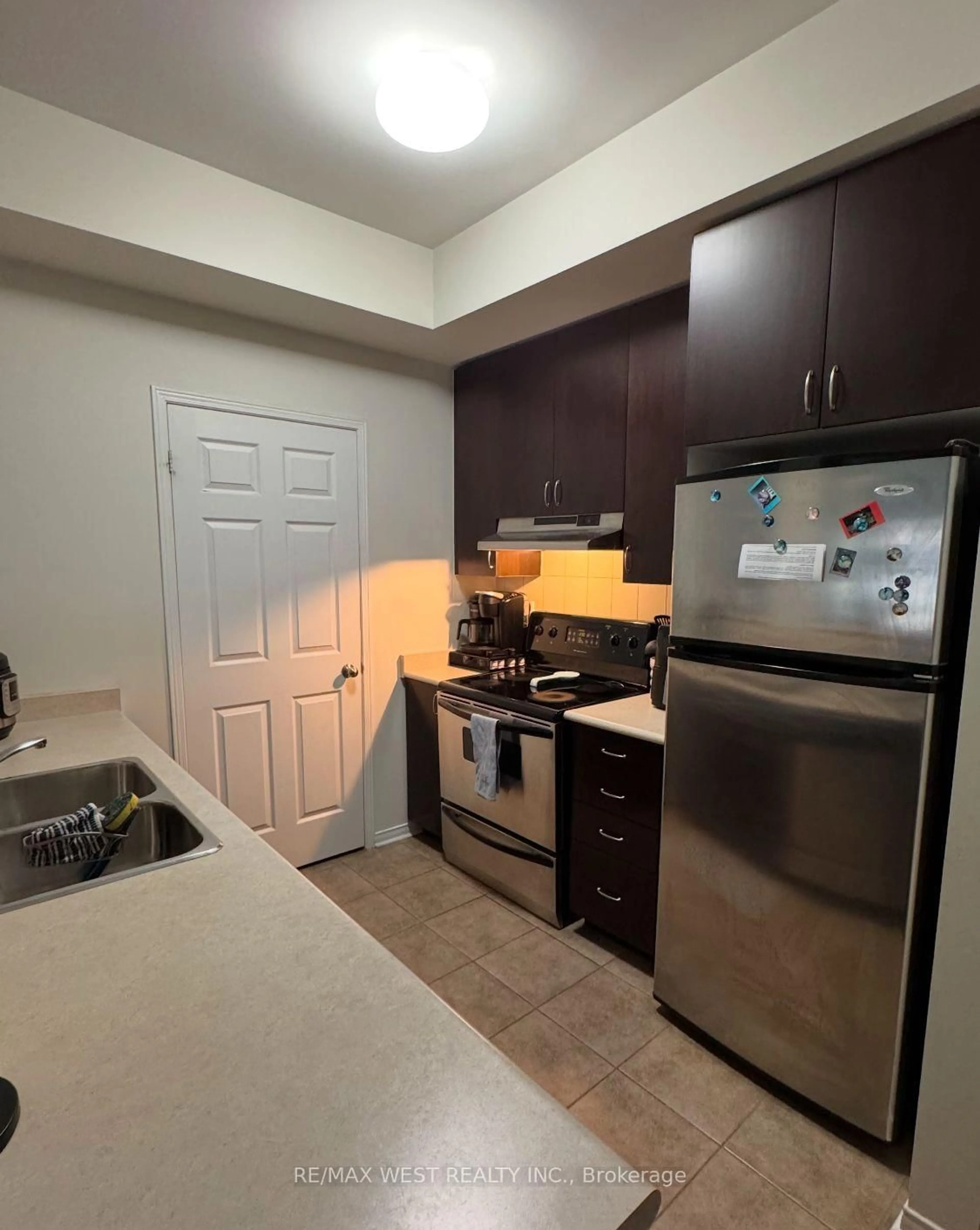 Standard kitchen, unknown for 5170 Winston Churchill Blvd #113, Mississauga Ontario L5M 0P2