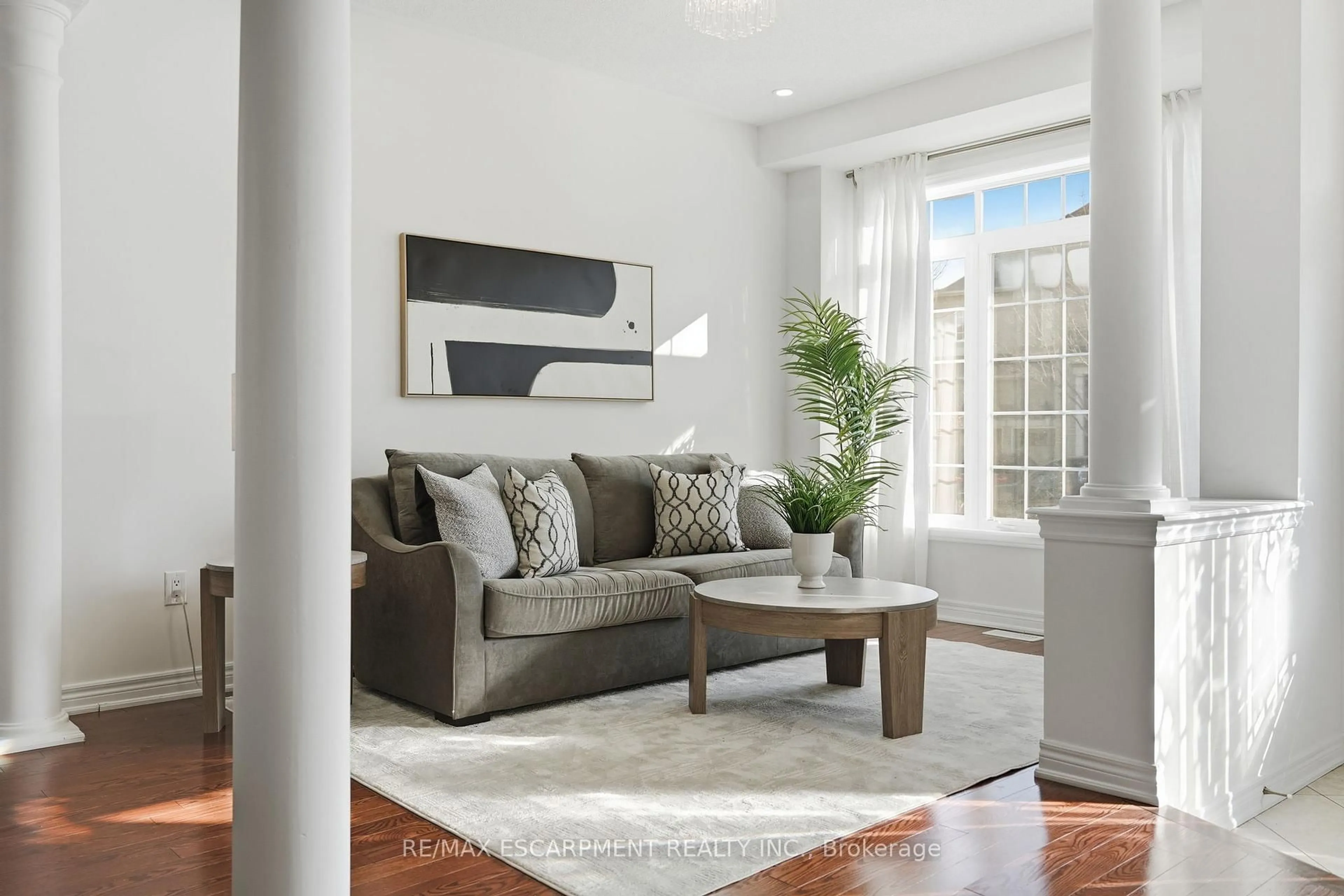 Living room with furniture, unknown for 3071 Jenn Ave, Burlington Ontario L7M 0C7