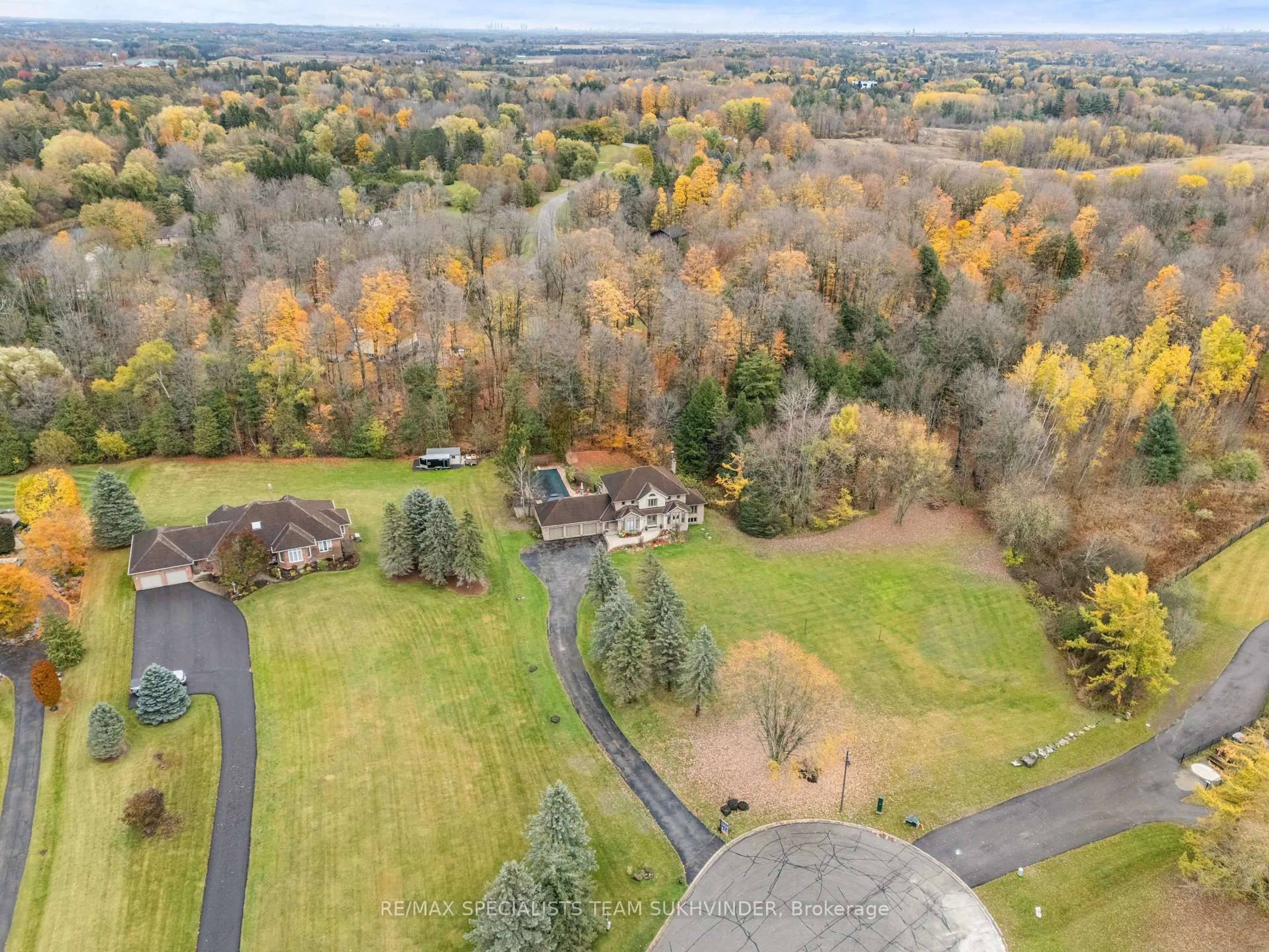 A pic from outside/outdoor area/front of a property/back of a property/a pic from drone, forest/trees view for 15 Country Lane Dr, Caledon Ontario L7E 0B4