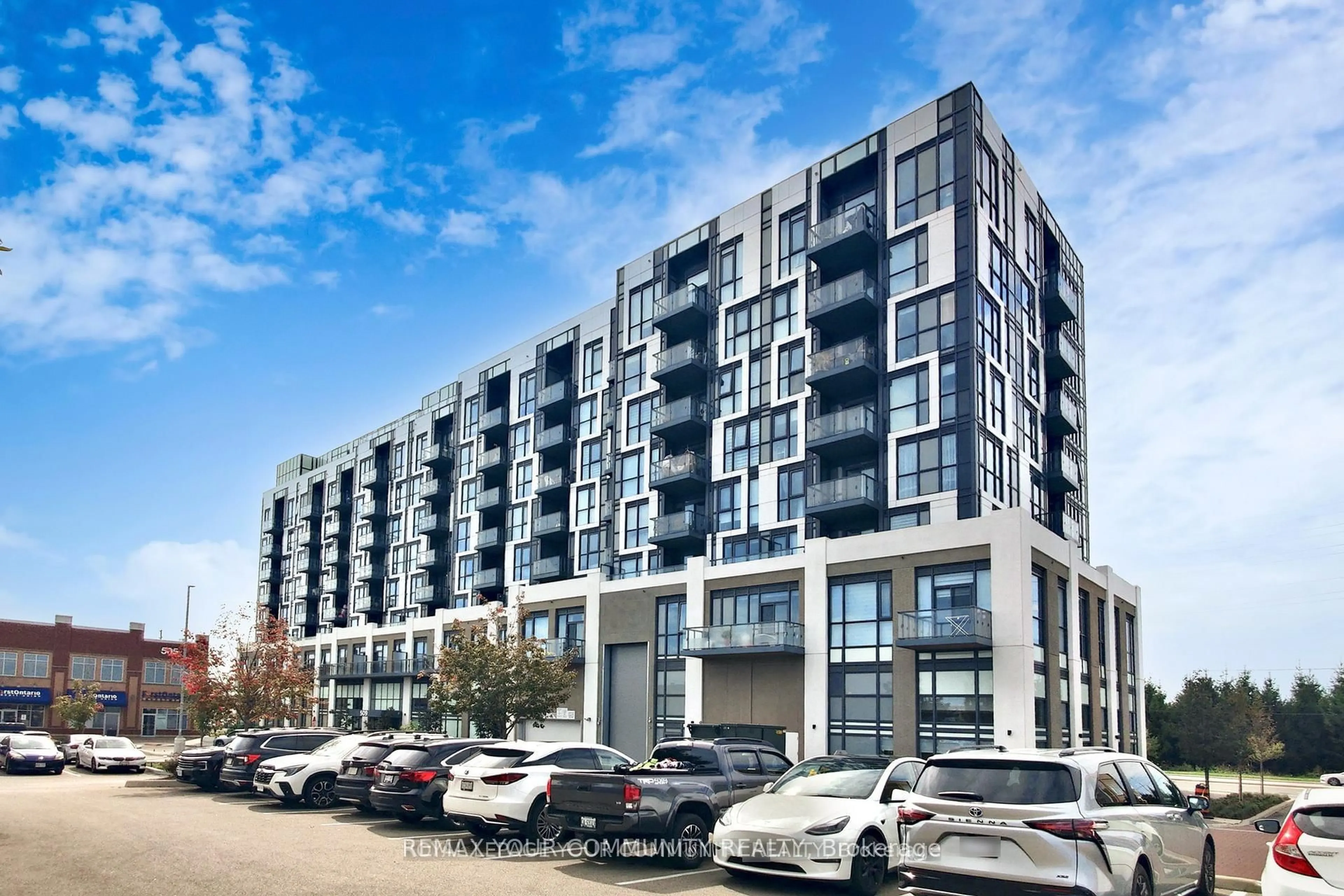 Unknown for 509 Dundas St #807, Oakville Ontario L6M 4M2