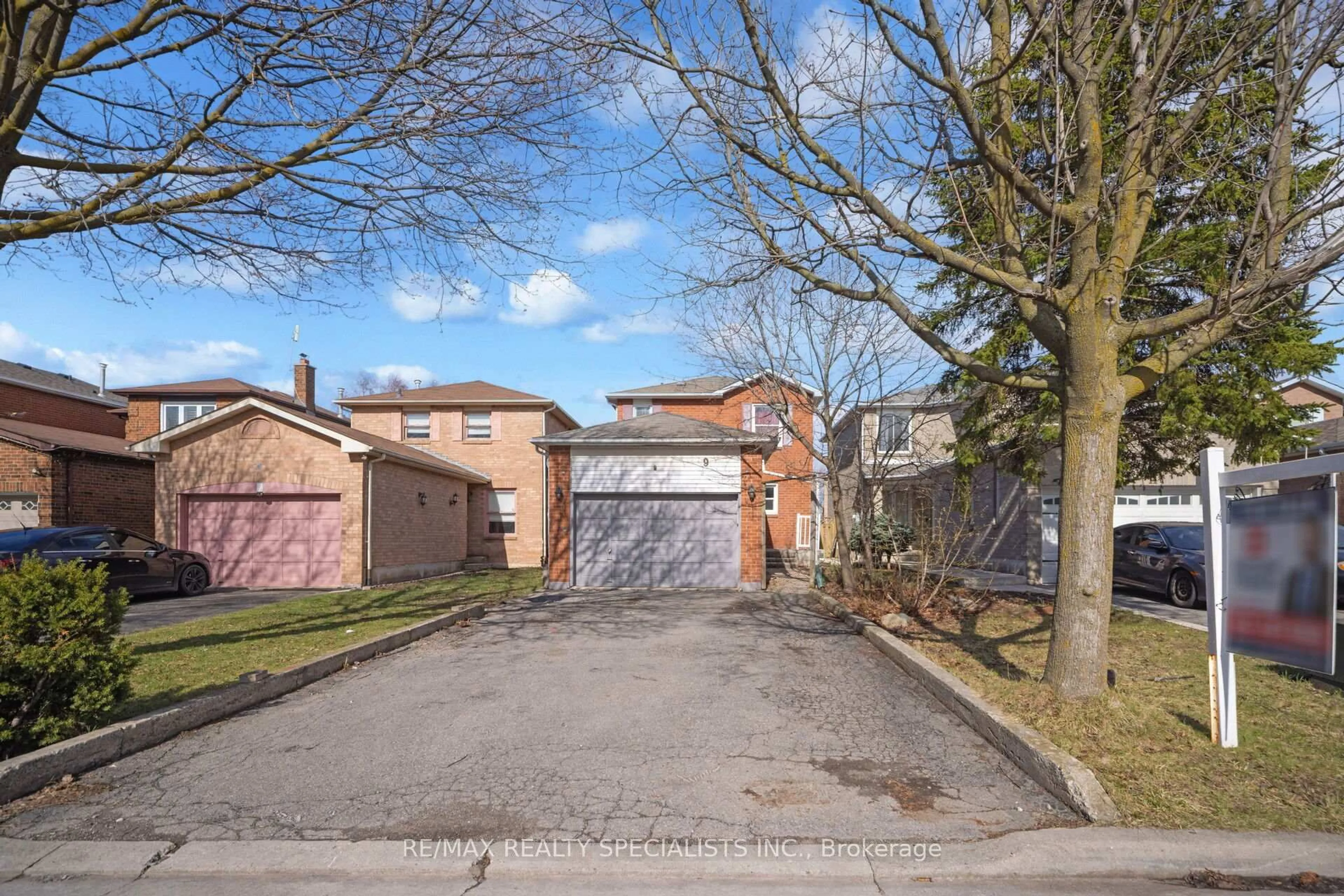 A pic from outside/outdoor area/front of a property/back of a property/a pic from drone, street for 9 Wayne Nicol Dr, Brampton Ontario L6X 3Y5