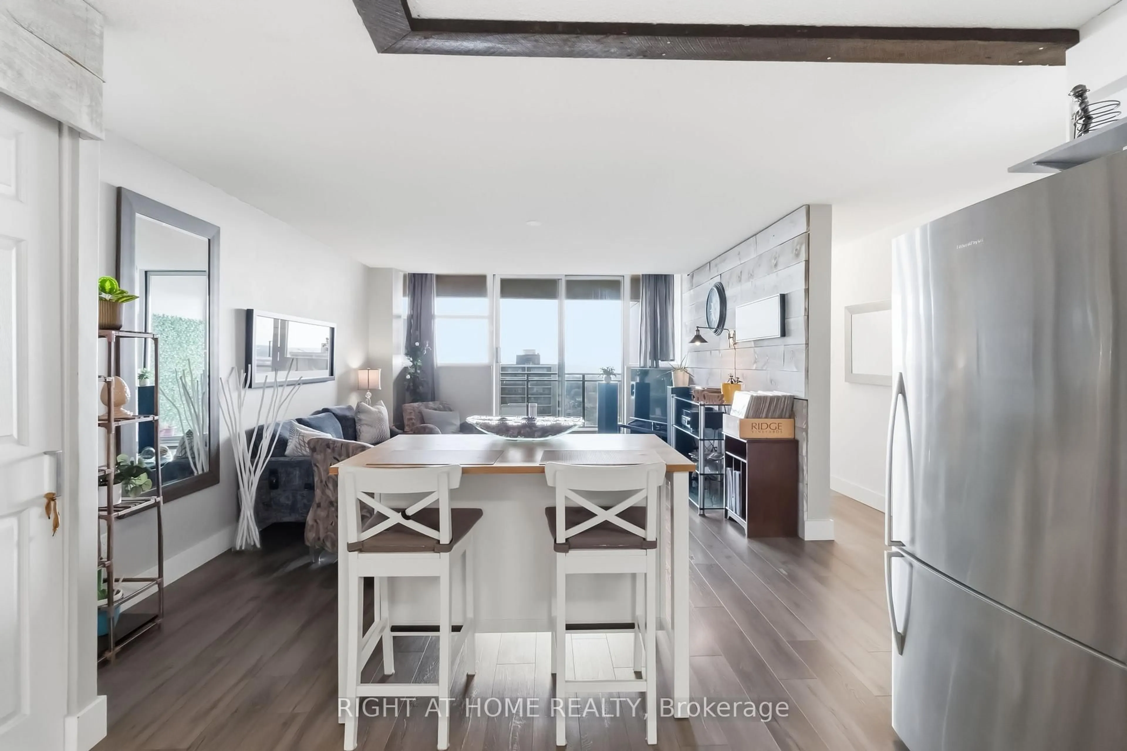 Open concept kitchen, unknown for 975 Warwick Crt #1706, Burlington Ontario L7T 3Z7