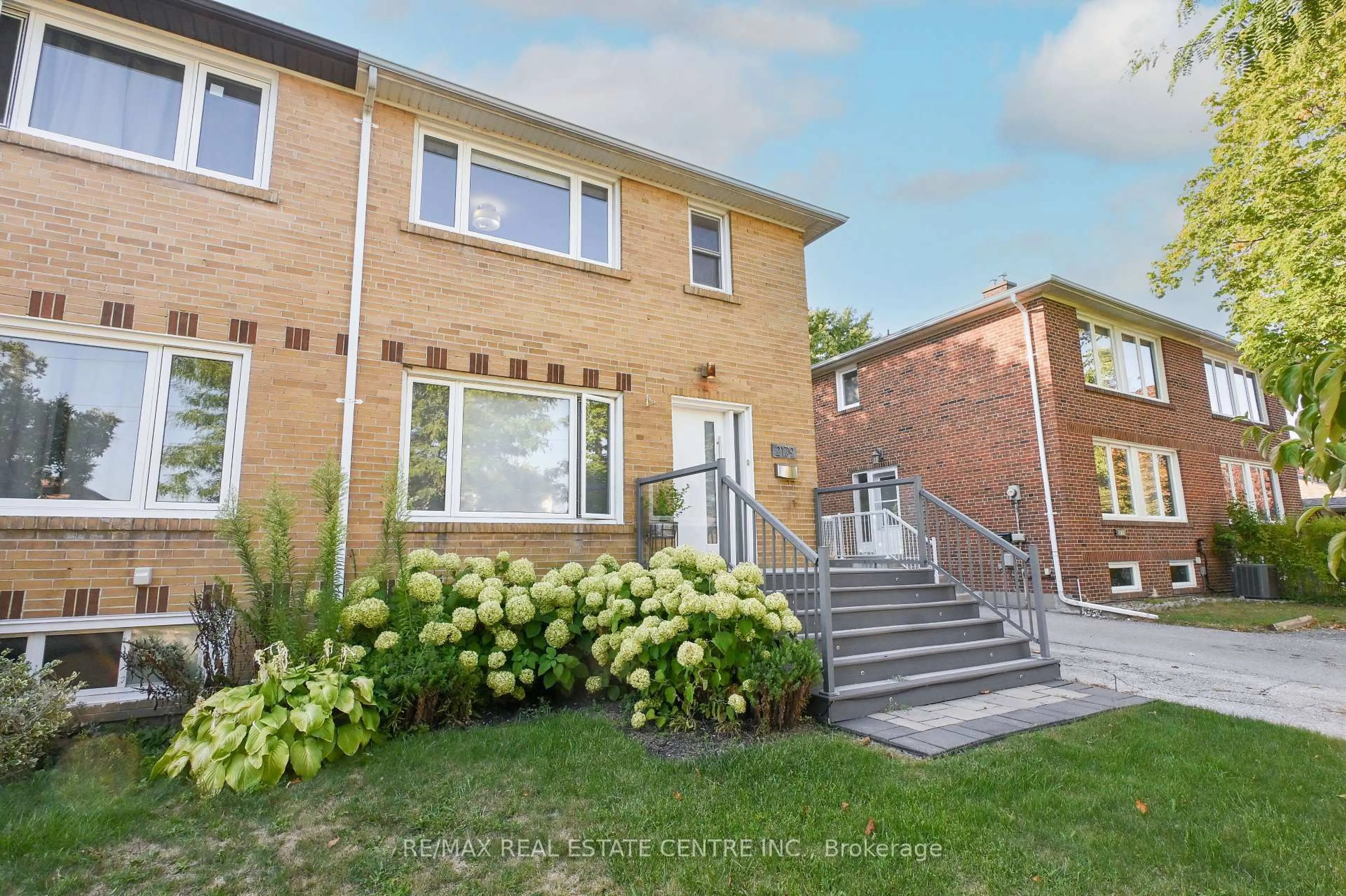 Home with brick exterior material, street for 2179 Wiseman Crt, Mississauga Ontario L5J 1P3