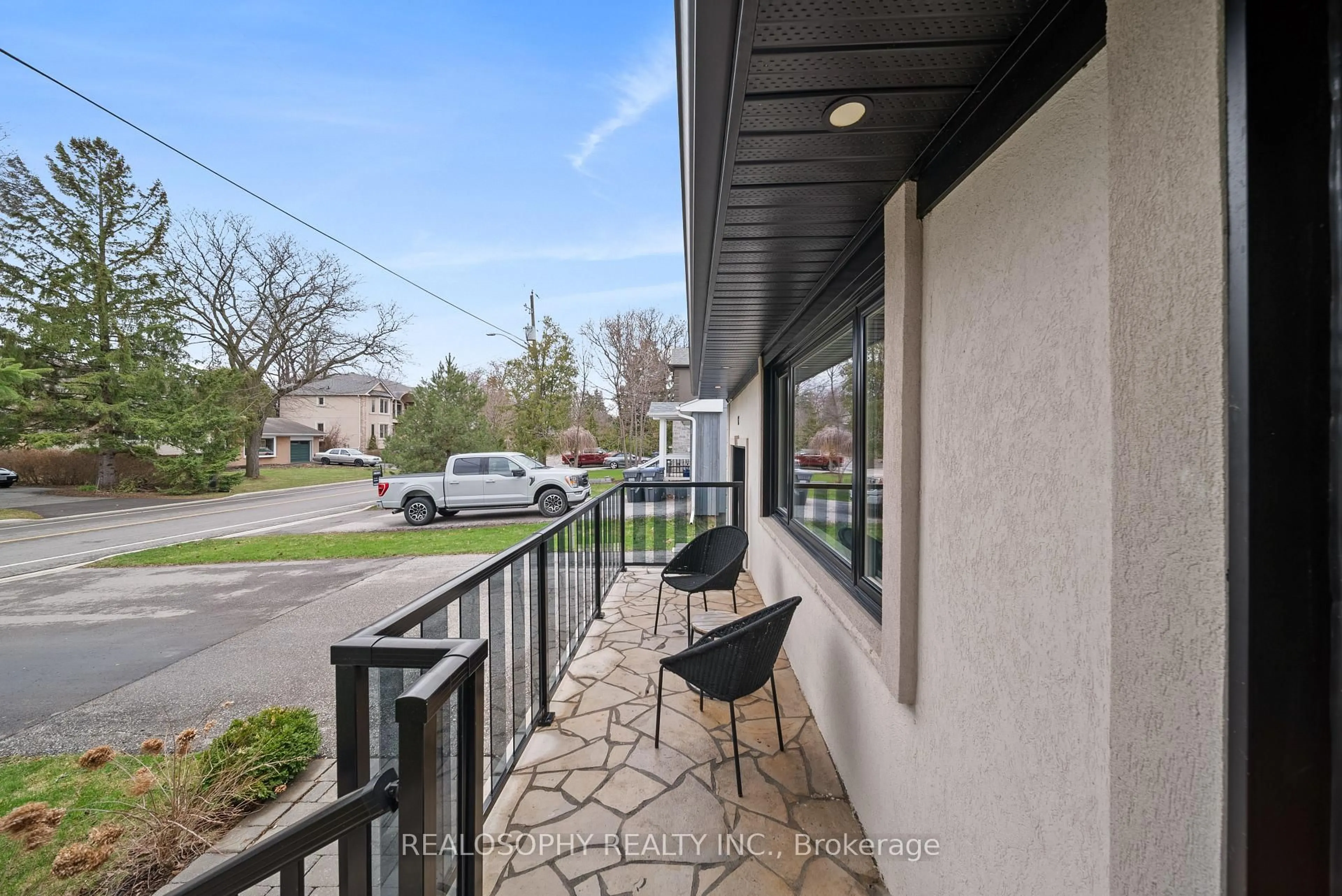 Patio, street for 17 Pioneer Dr, Mississauga Ontario L5M 1G8