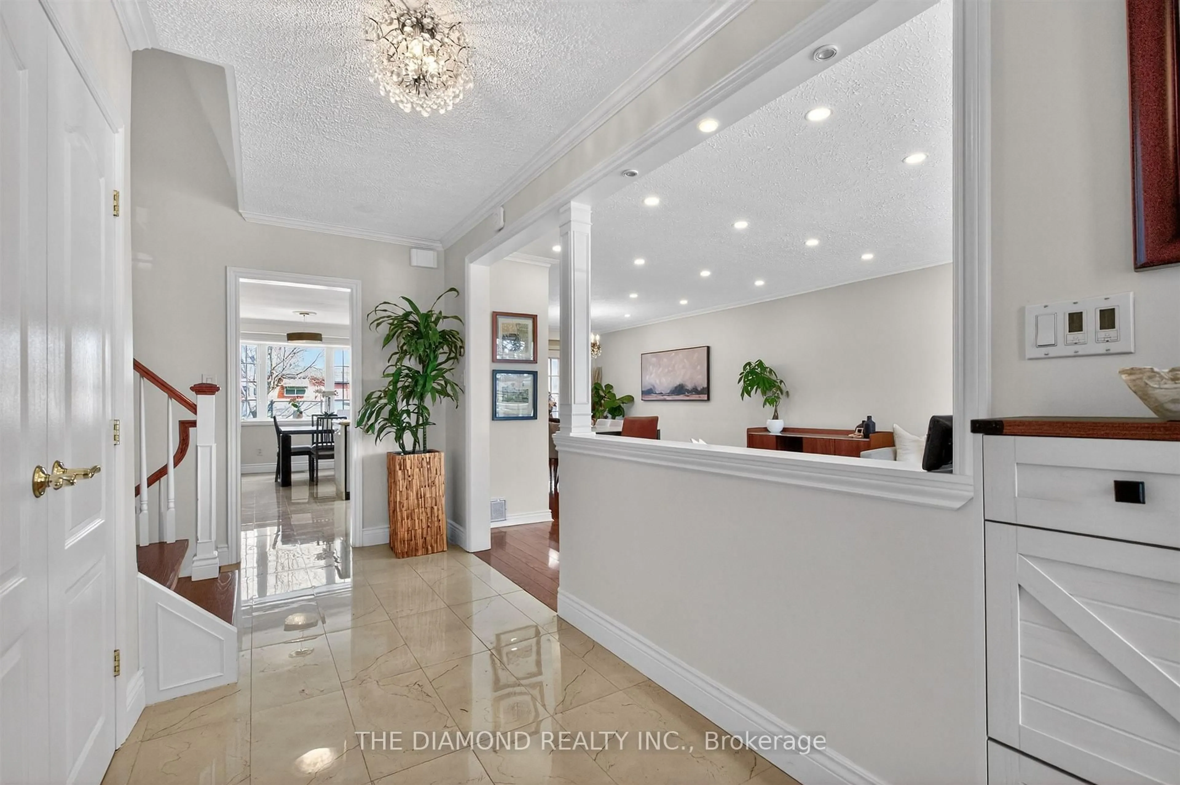 Indoor foyer for 146 Allanhurst Dr, Toronto Ontario M9A 4K7