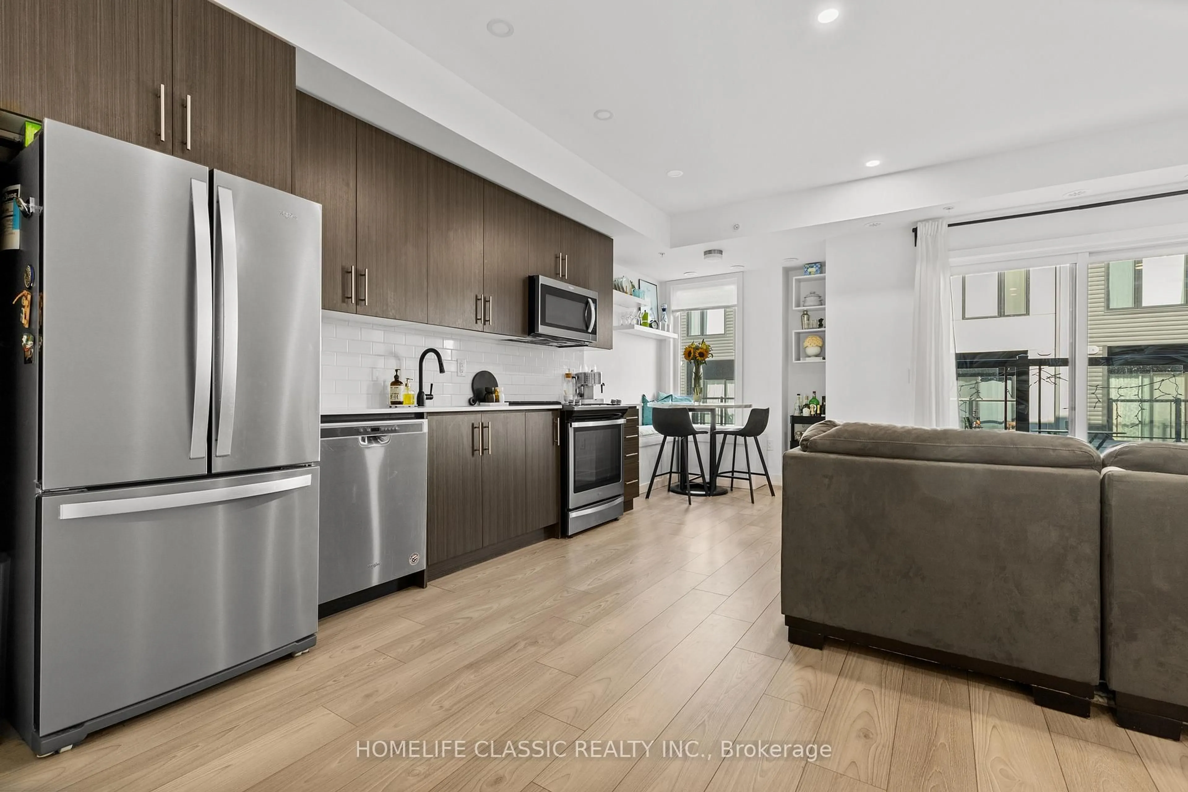 Open concept kitchen, unknown for 3476 Widdicombe Way #9, Mississauga Ontario L5L 2M5