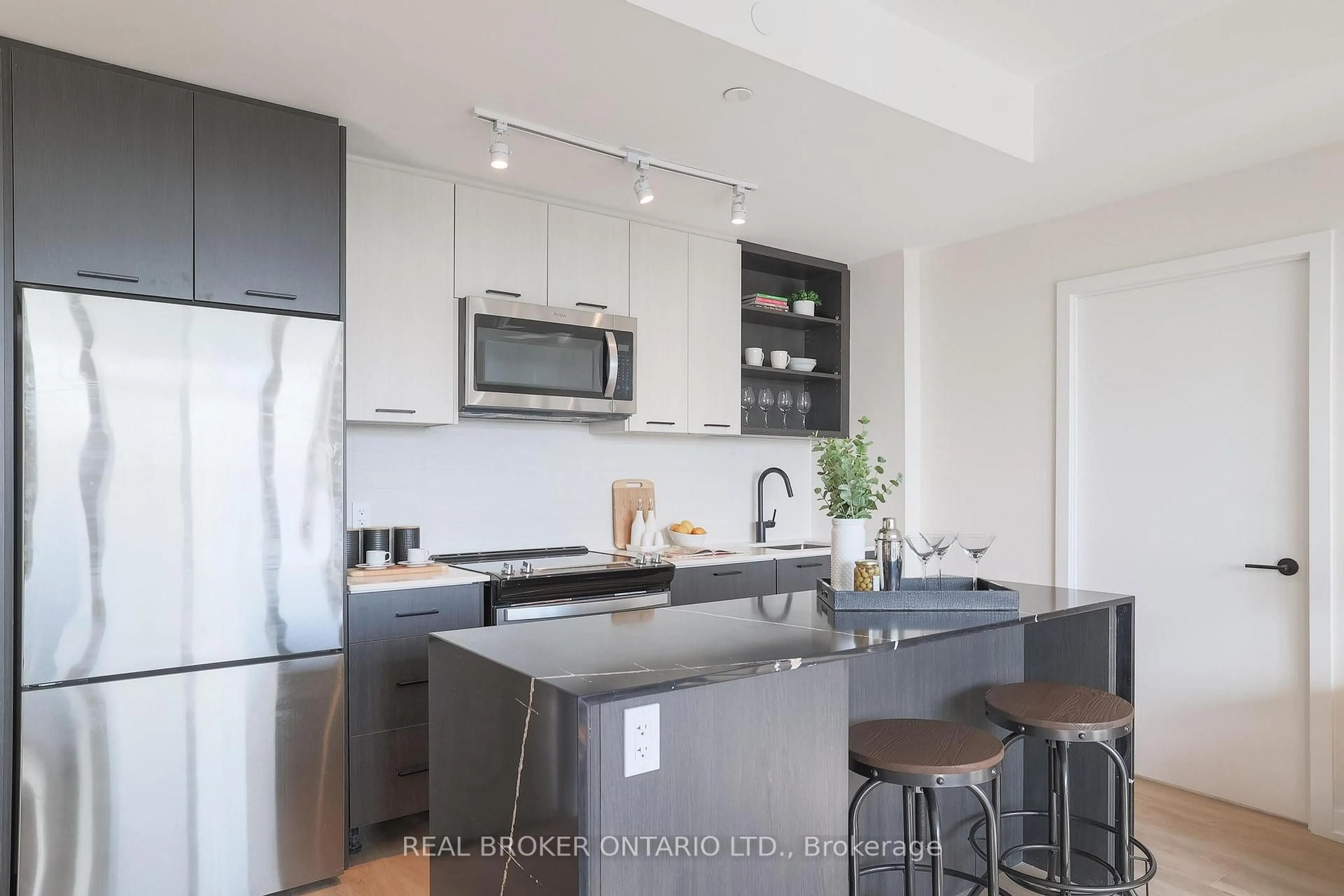 Open concept kitchen, unknown for 2300 St Clair Ave #915, Toronto Ontario M6N 0B3