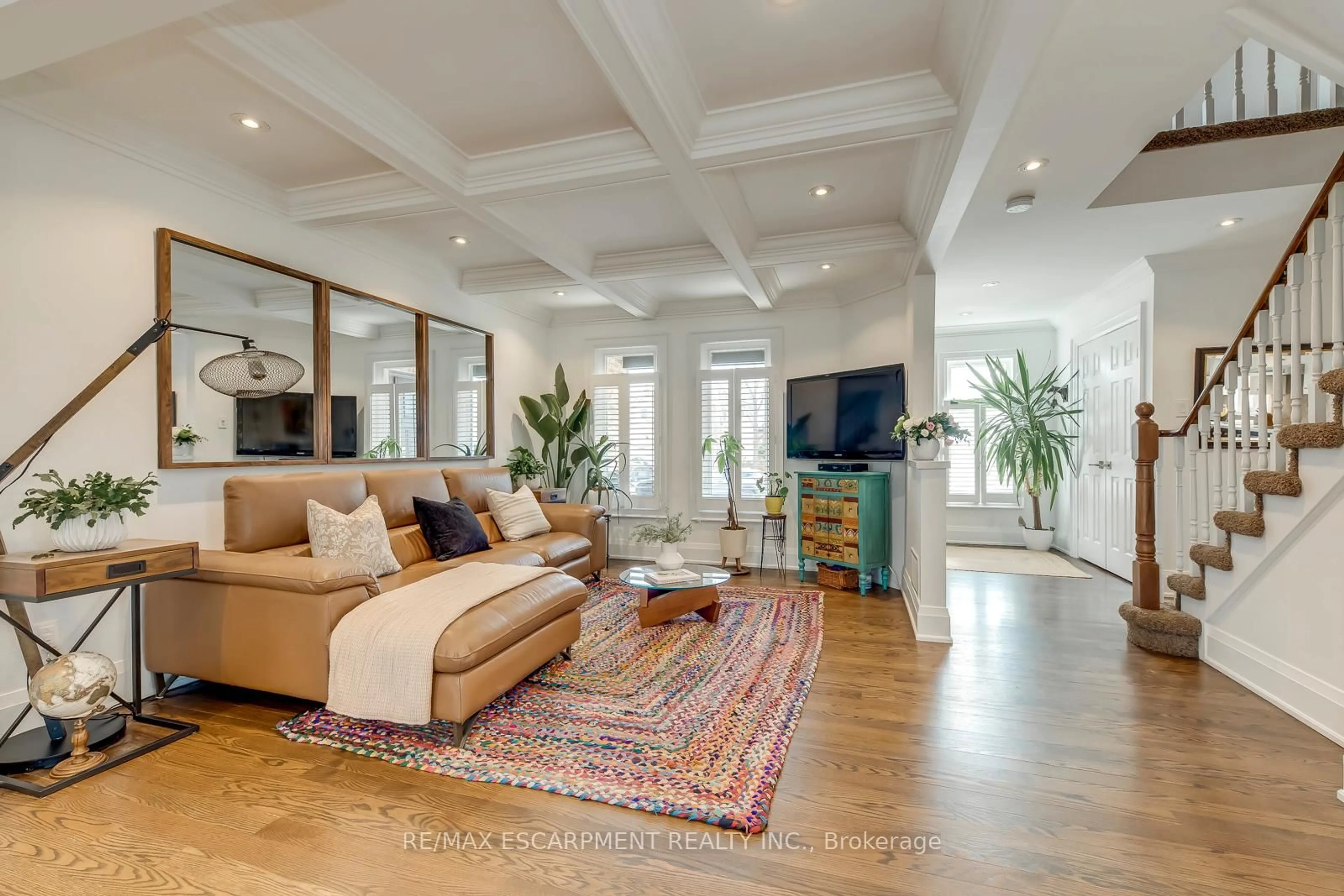 Living room with furniture, unknown for 3311 SPRINGVALE Crt, Burlington Ontario L7M 3Y6