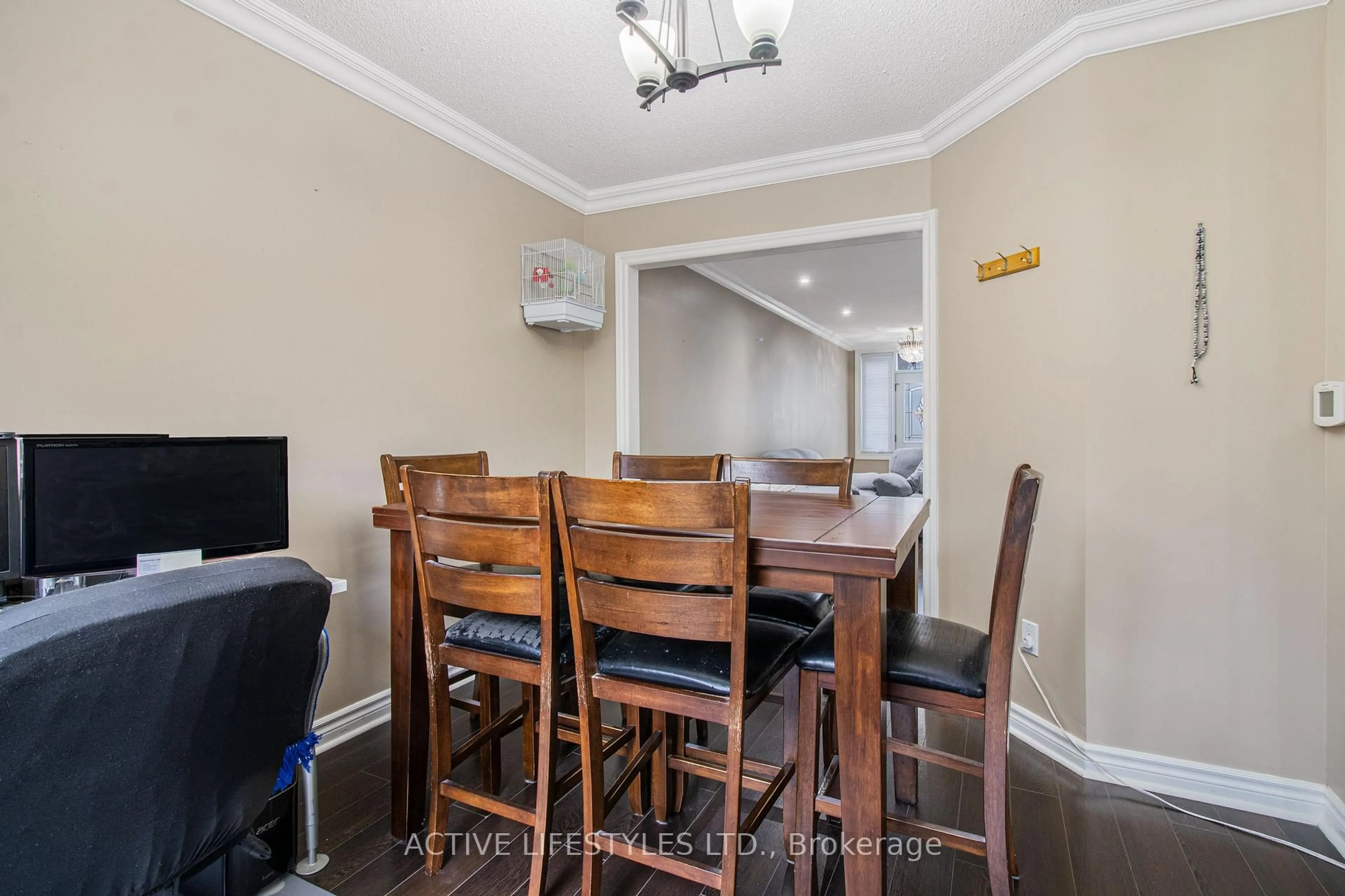 Dining room, wood/laminate floor for 10 Hartnell Sq #59, Brampton Ontario L6S 5W7