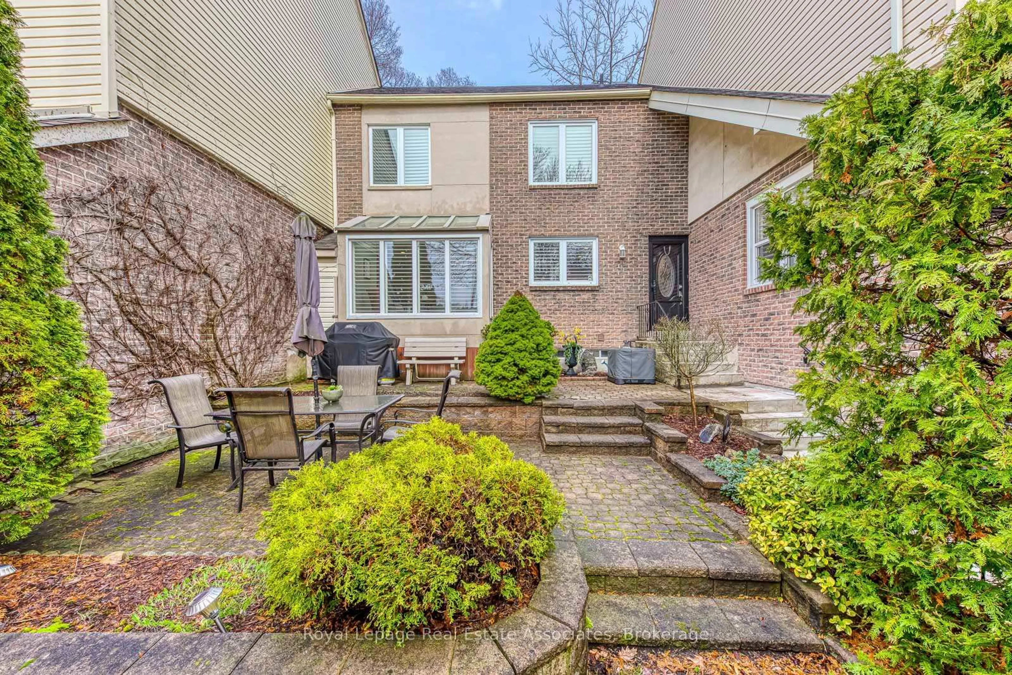 Patio, street for 1192 Kos Blvd, Mississauga Ontario L5J 4L7