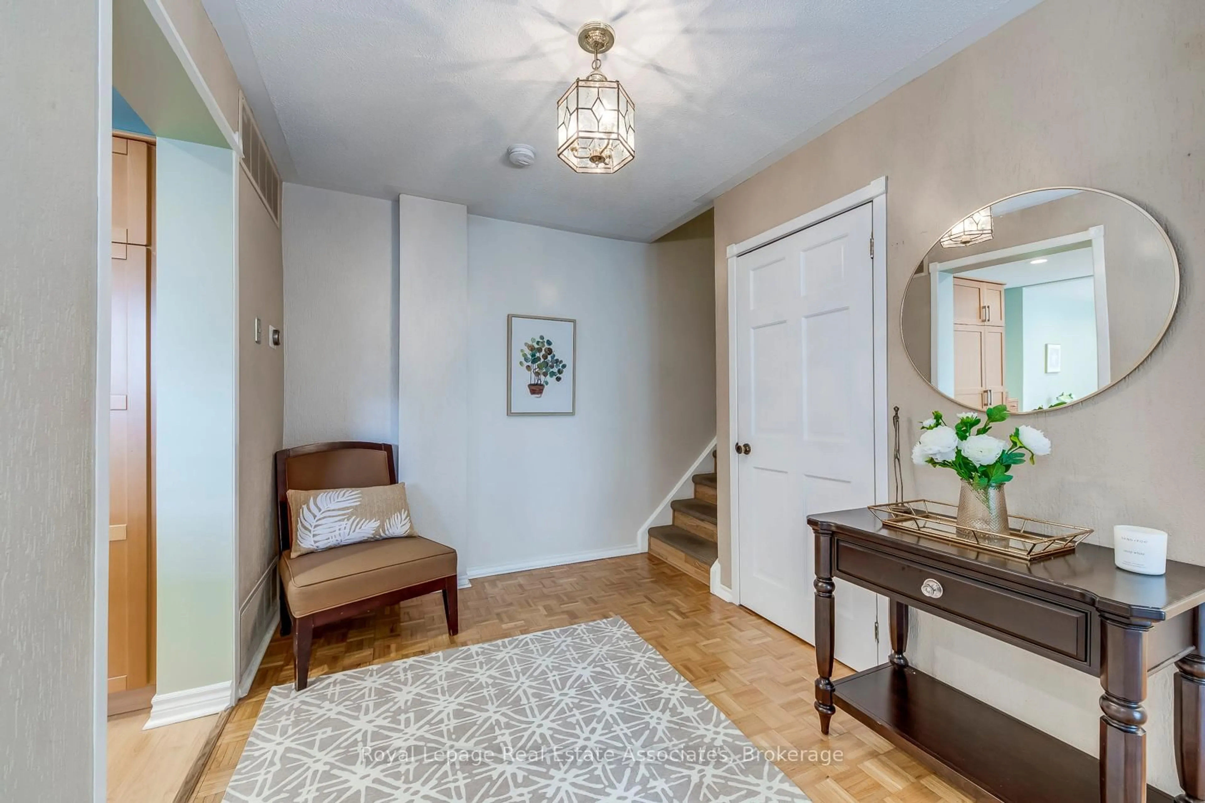 Indoor entryway for 1192 Kos Blvd, Mississauga Ontario L5J 4L7