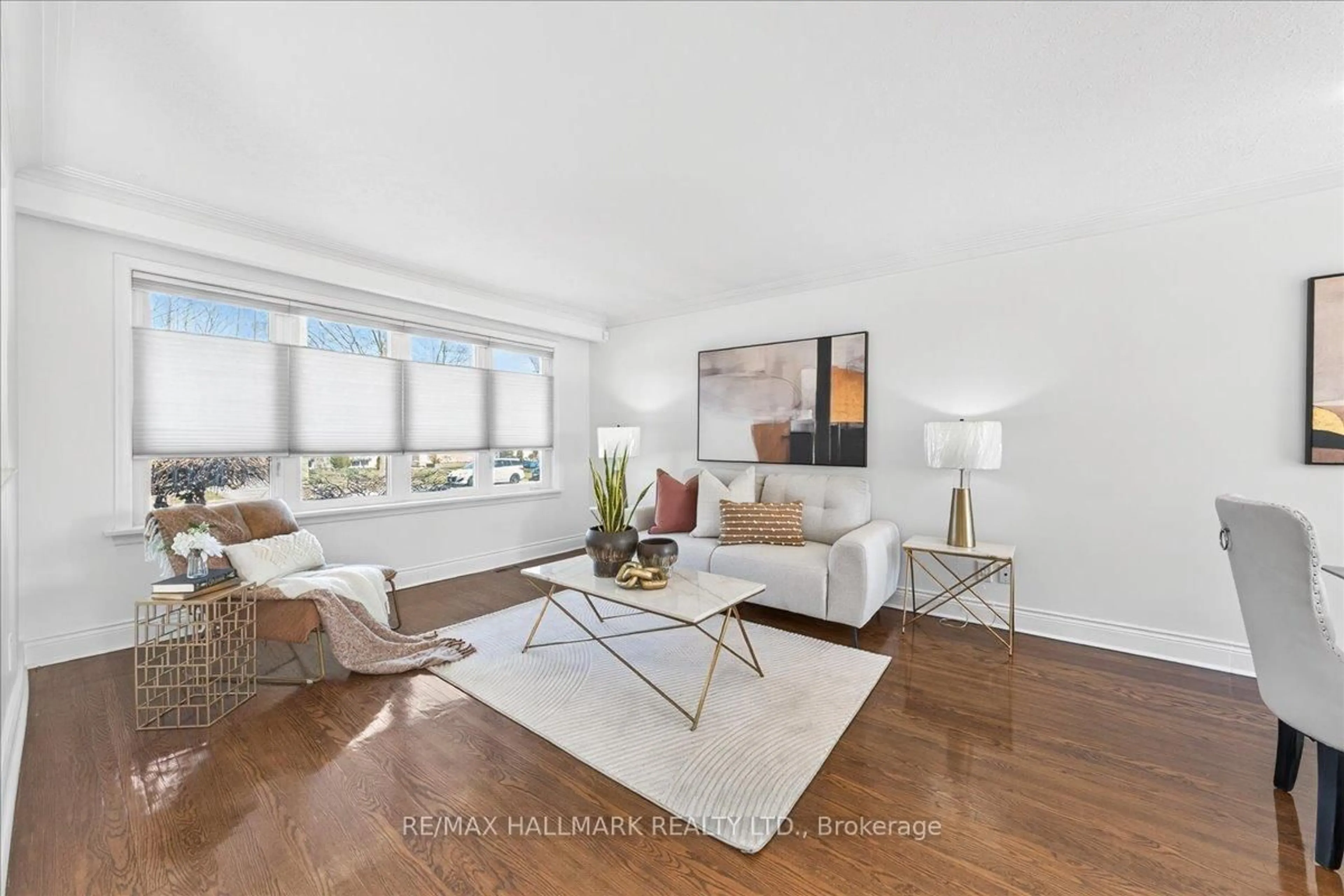 Living room with furniture, unknown for 25 Fenley Dr, Toronto Ontario M9R 1M3