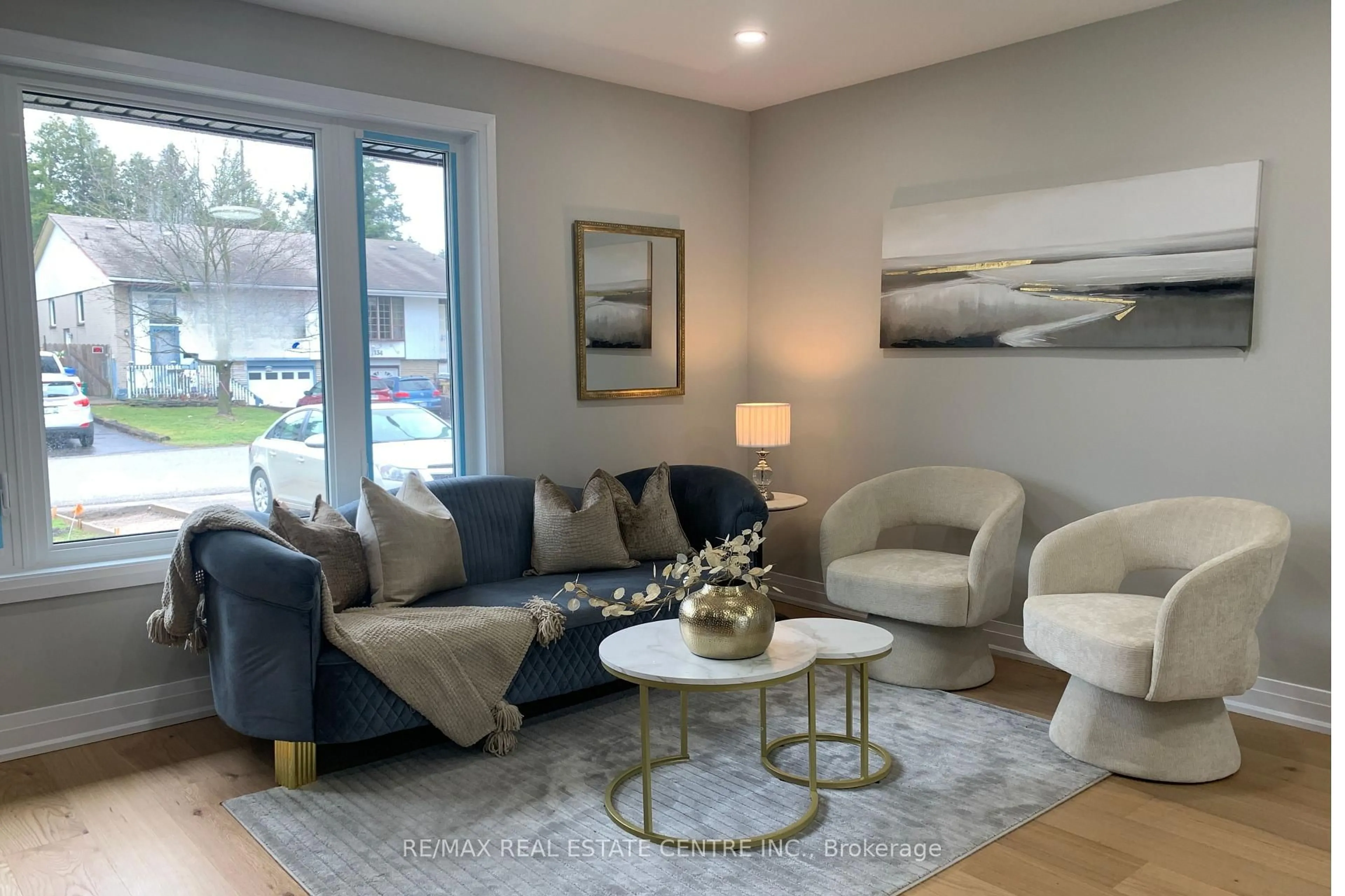 Living room with furniture, unknown for 125 Dufferin St, Orangeville Ontario L9W 1X4