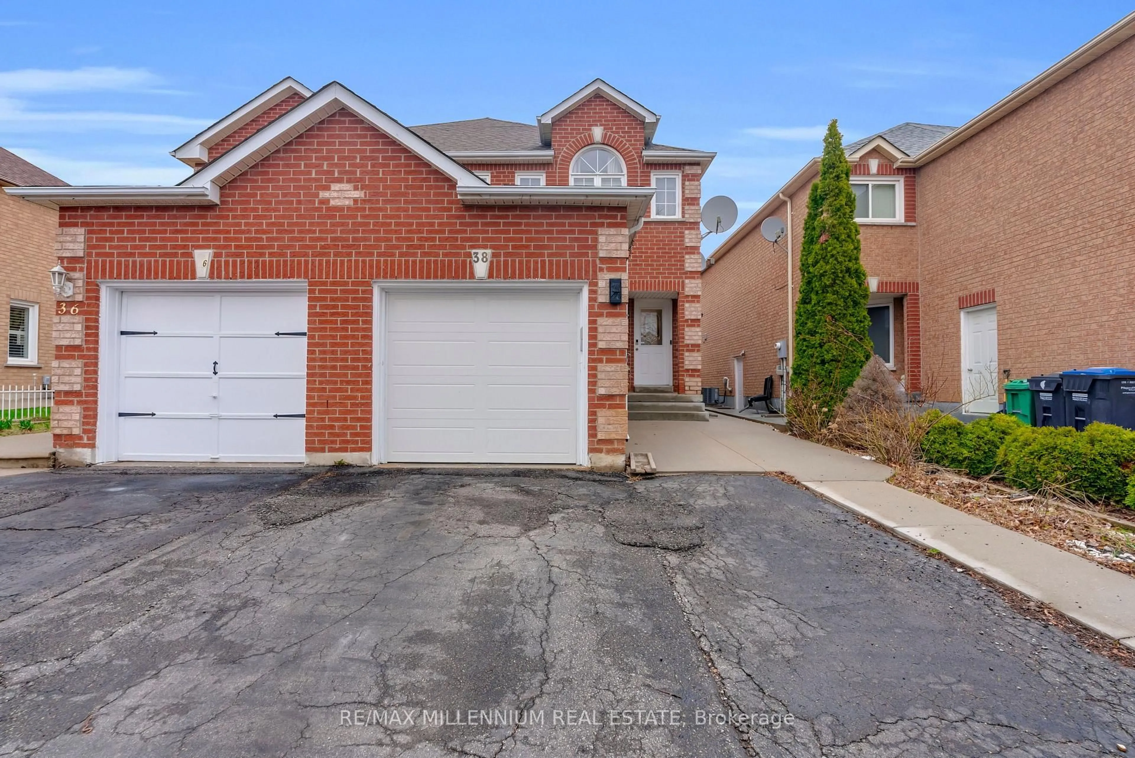 Home with brick exterior material, street for 38 Kitto Crt, Brampton Ontario L6Y 5B1