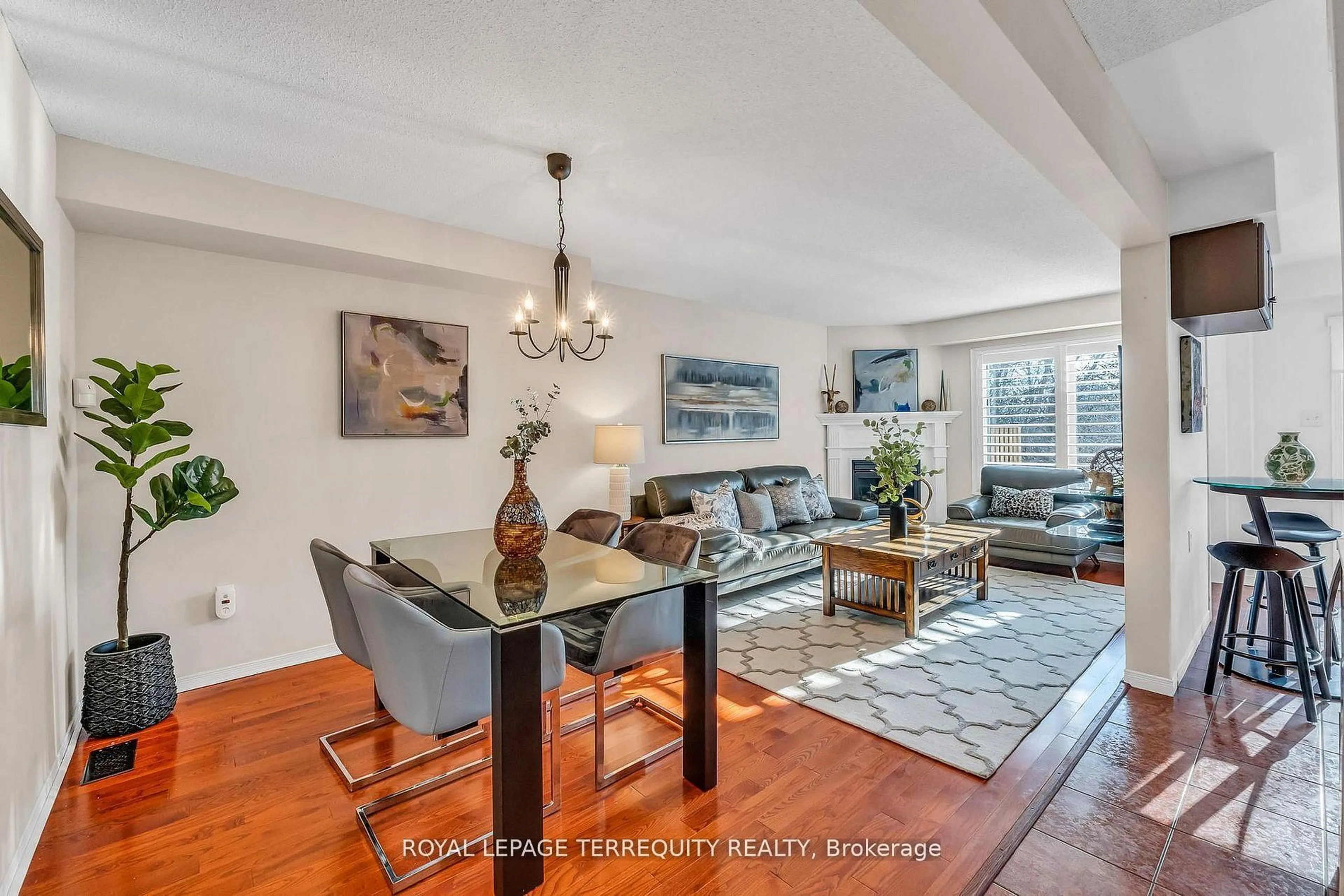 Living room with furniture, unknown for 1276 Silvan Forest Dr #25, Burlington Ontario L7M 4V8