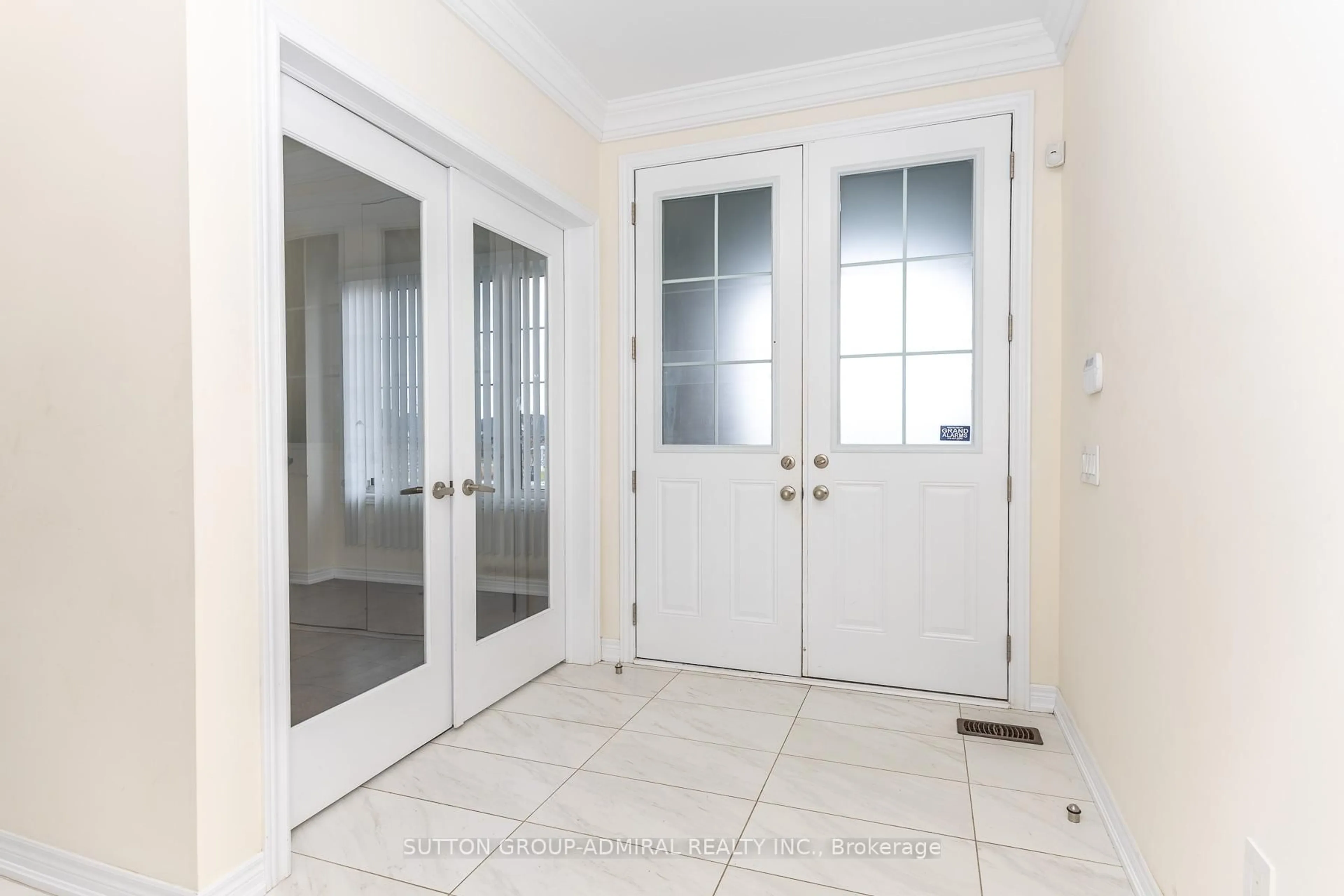 Indoor entryway for 30 Albert Spencer Ave, Caledon Ontario L7C 4G4