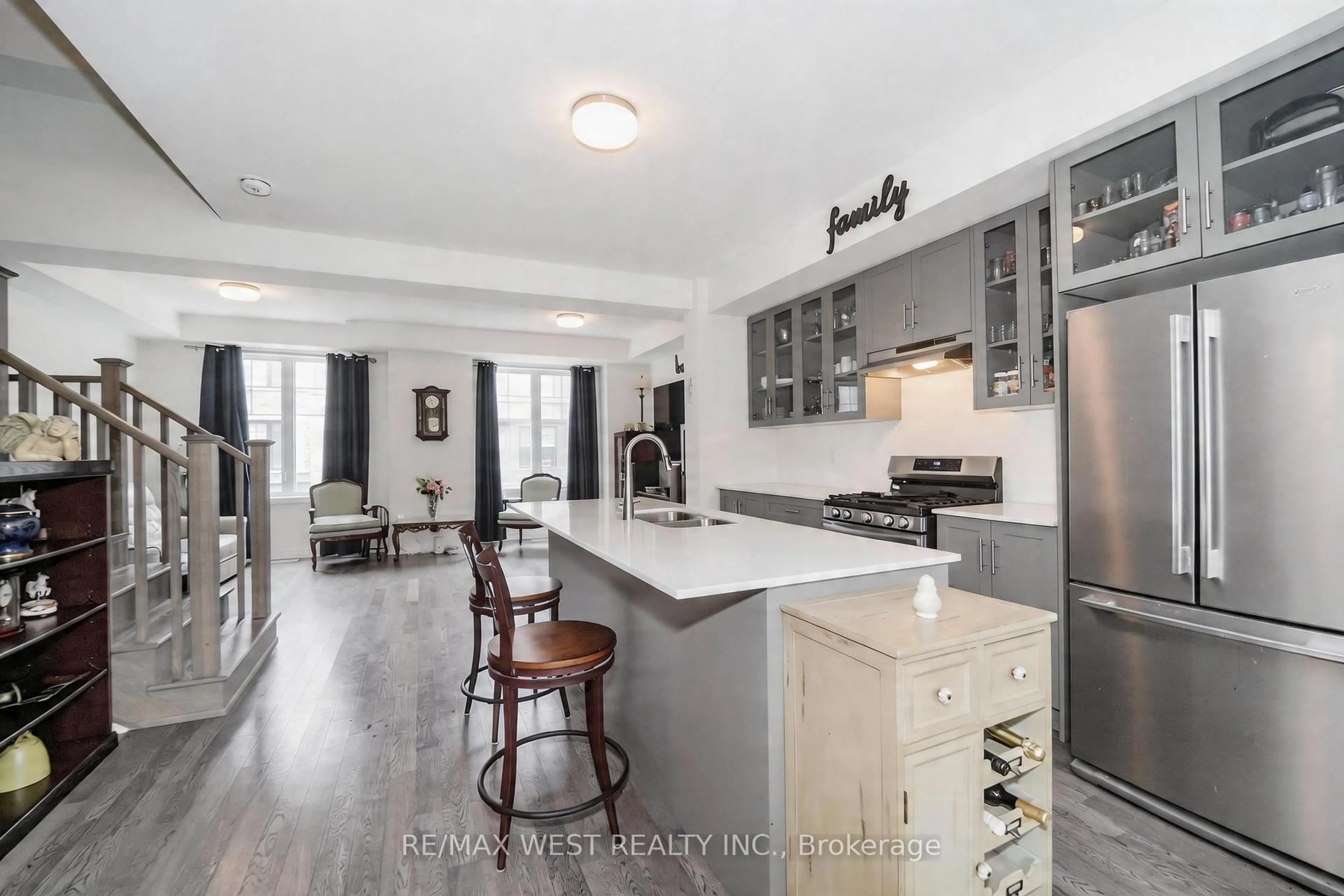 Open concept kitchen, unknown for 7 Folcroft St, Brampton Ontario L6Y 0B6