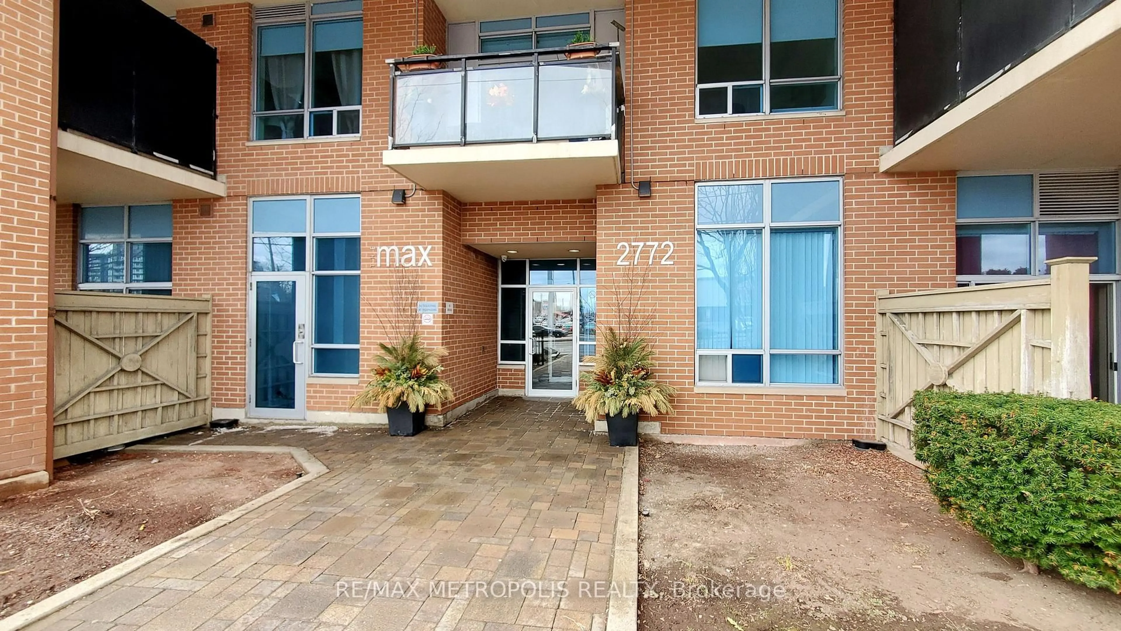 Indoor foyer for 2772 Keele St #403, Toronto Ontario M3M 0A3