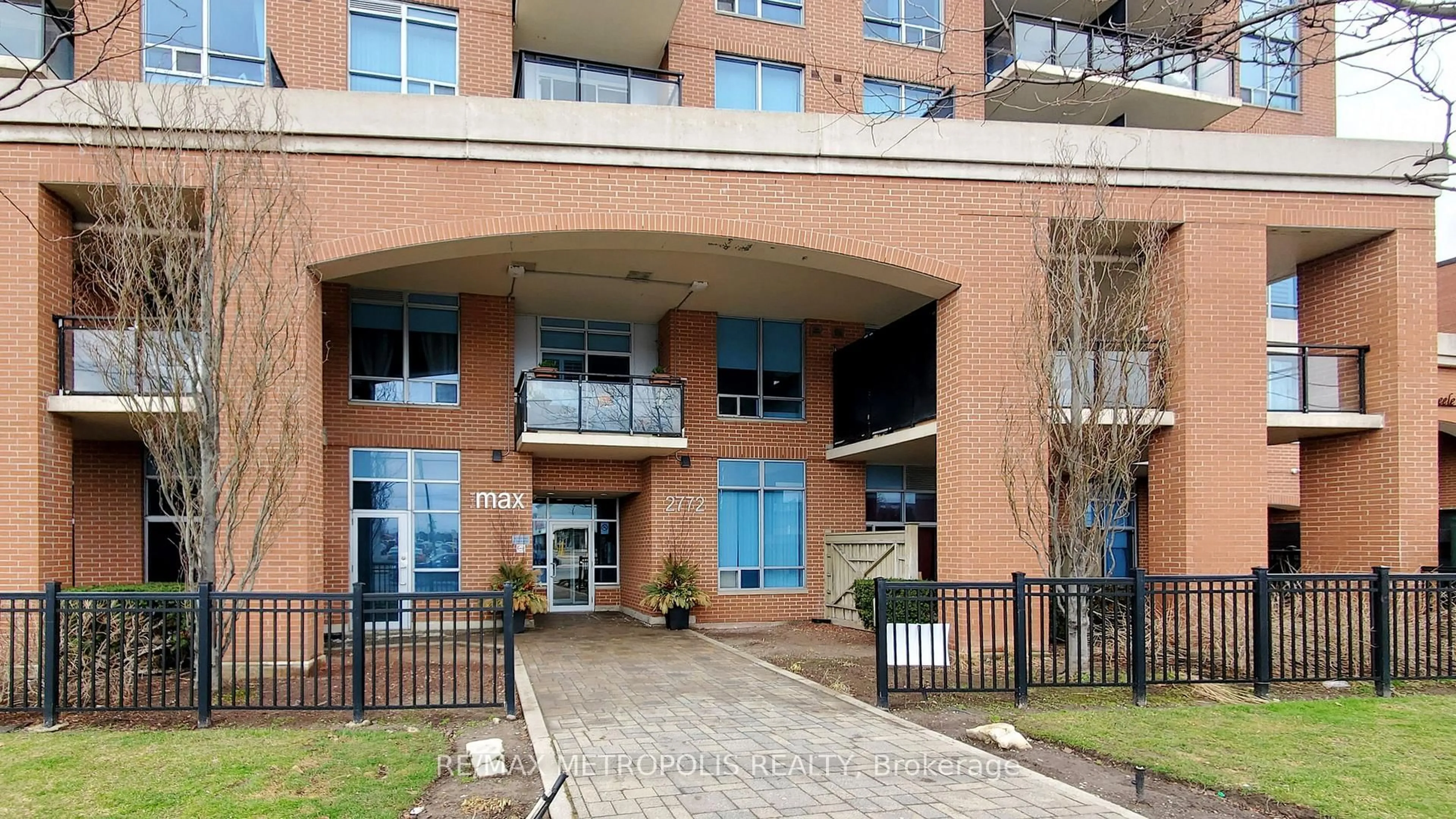 Indoor foyer for 2772 Keele St #403, Toronto Ontario M3M 0A3