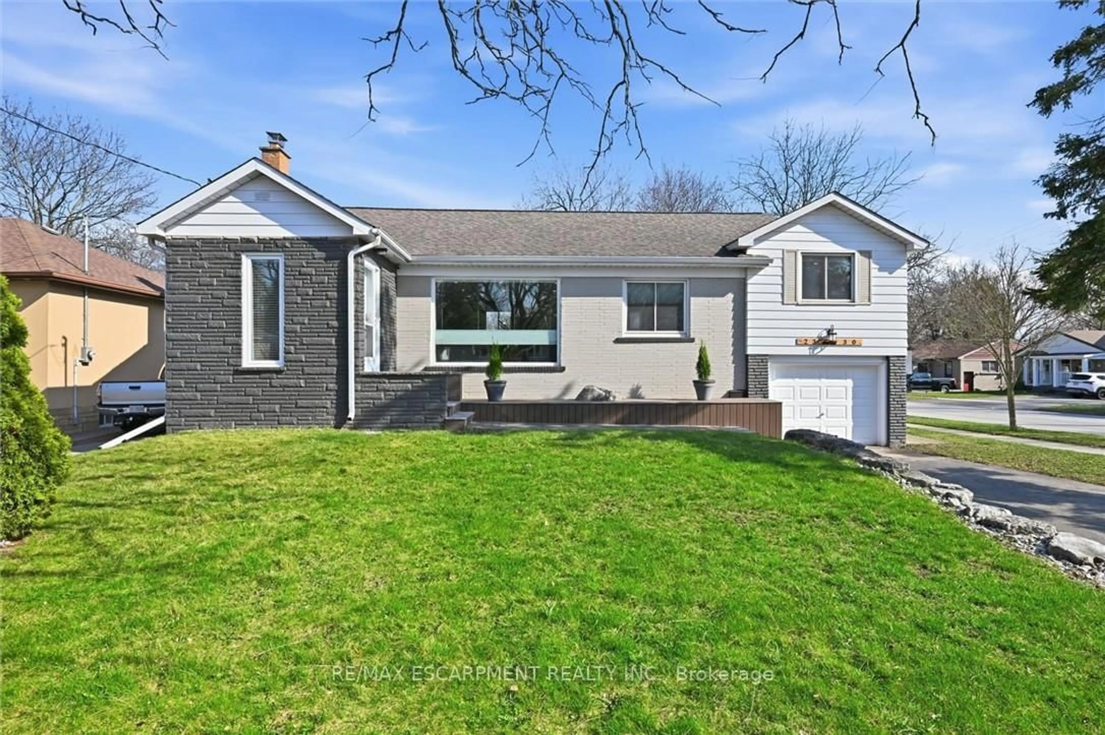 A pic from outside/outdoor area/front of a property/back of a property/a pic from drone, street for 2330 Alma Dale Ave, Burlington Ontario L7P 1S3