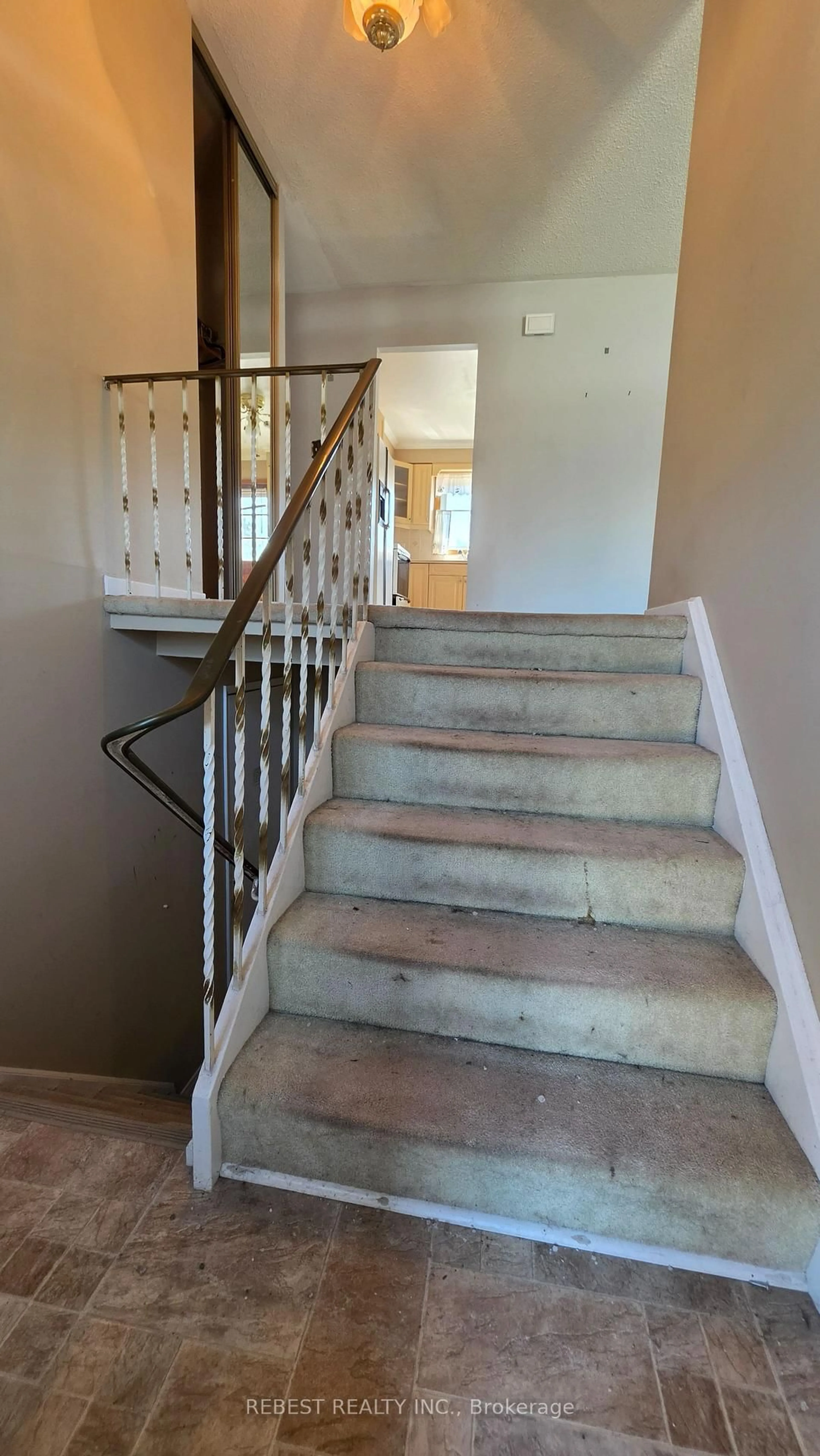 Stairs for 98 Cobblehill Rd, Halton Hills Ontario L7J 1P3