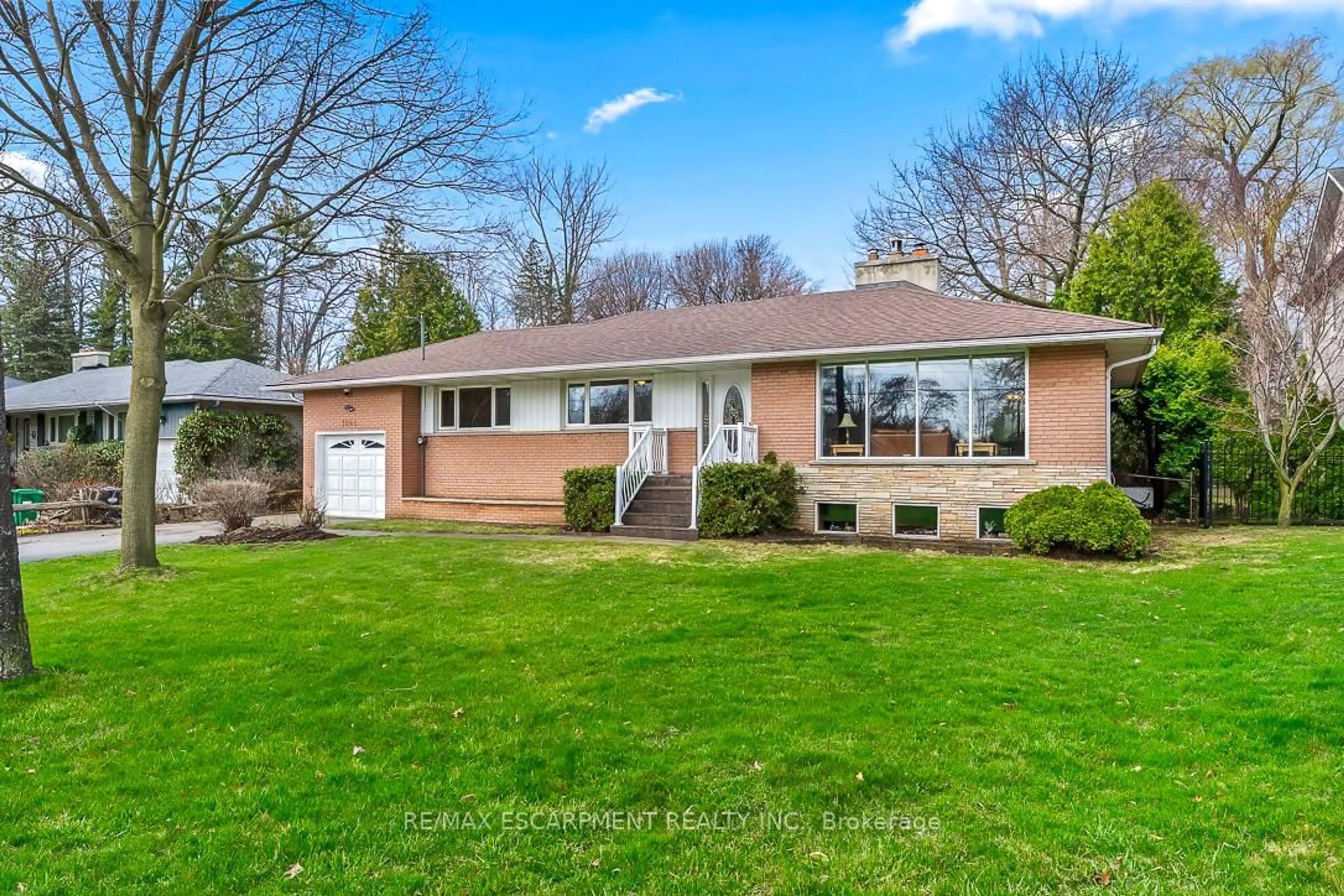 Home with brick exterior material, street for 1546 Lorne Wood Rd, Mississauga Ontario L5H 3G3