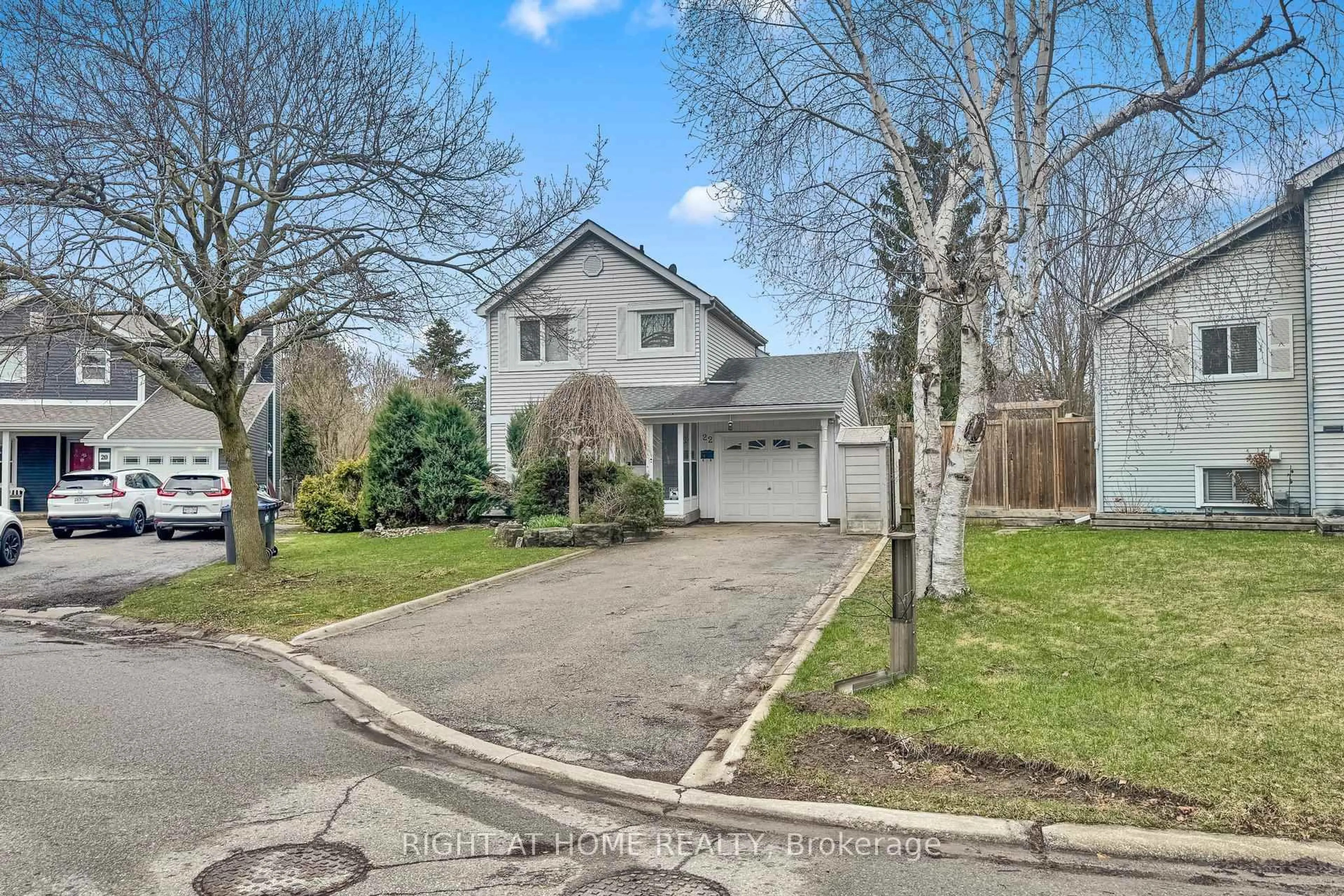 A pic from outside/outdoor area/front of a property/back of a property/a pic from drone, street for 22 Blueridge Sq, Brampton Ontario L6Z 1A1