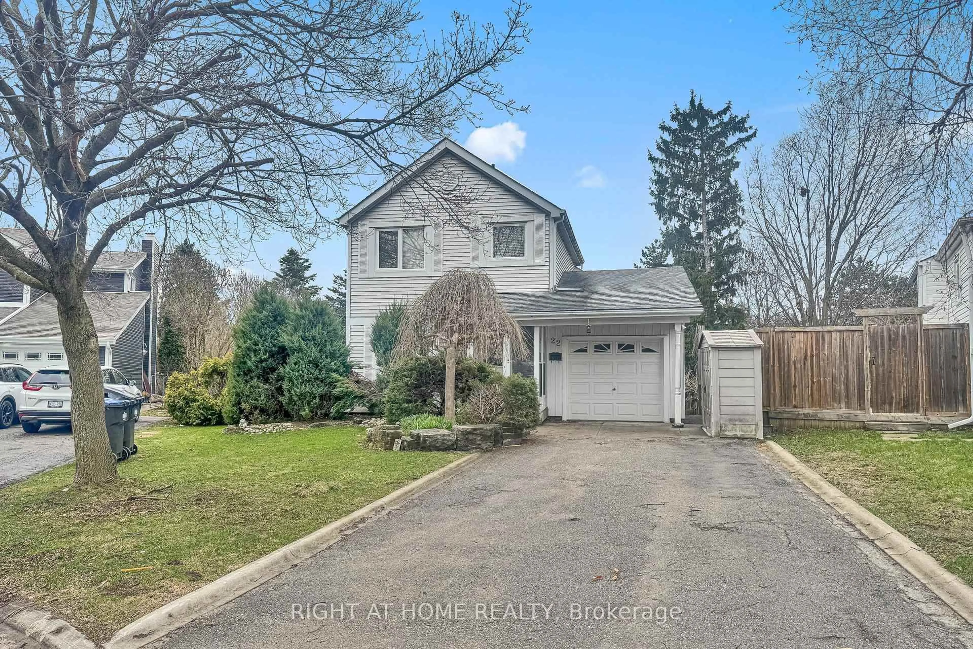 A pic from outside/outdoor area/front of a property/back of a property/a pic from drone, street for 22 Blueridge Sq, Brampton Ontario L6Z 1A1