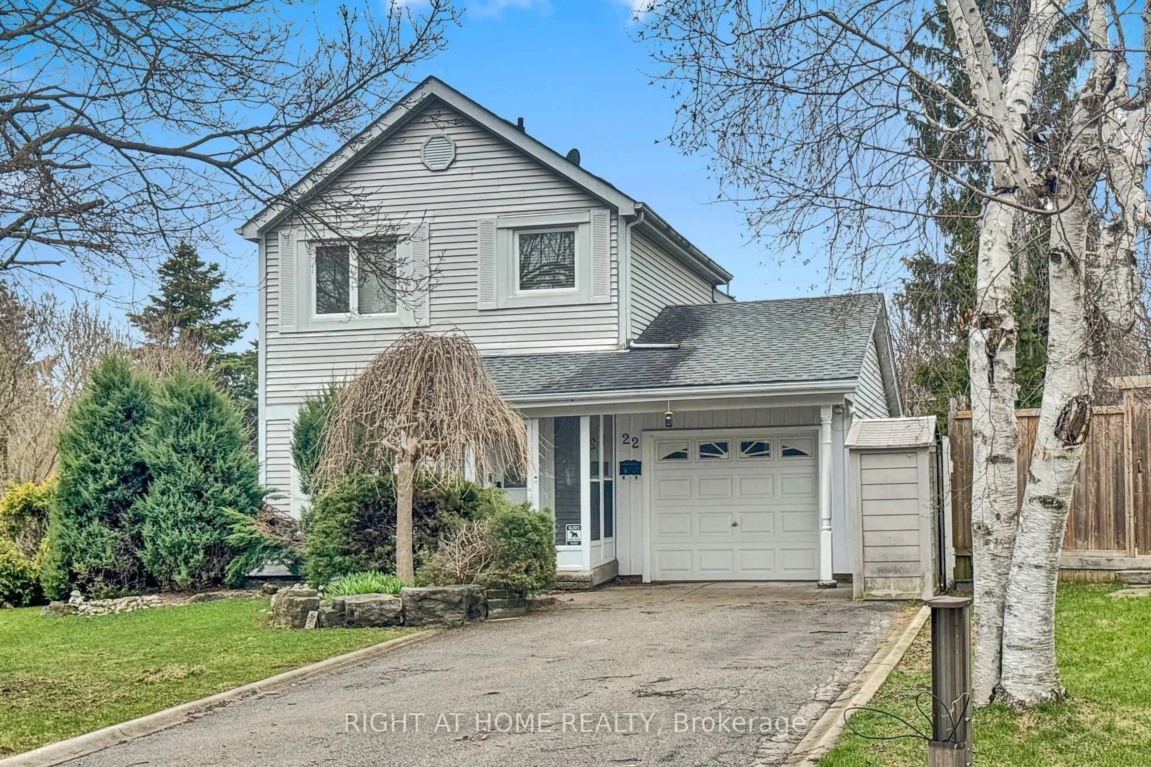 Home with vinyl exterior material, street for 22 Blueridge Sq, Brampton Ontario L6Z 1A1