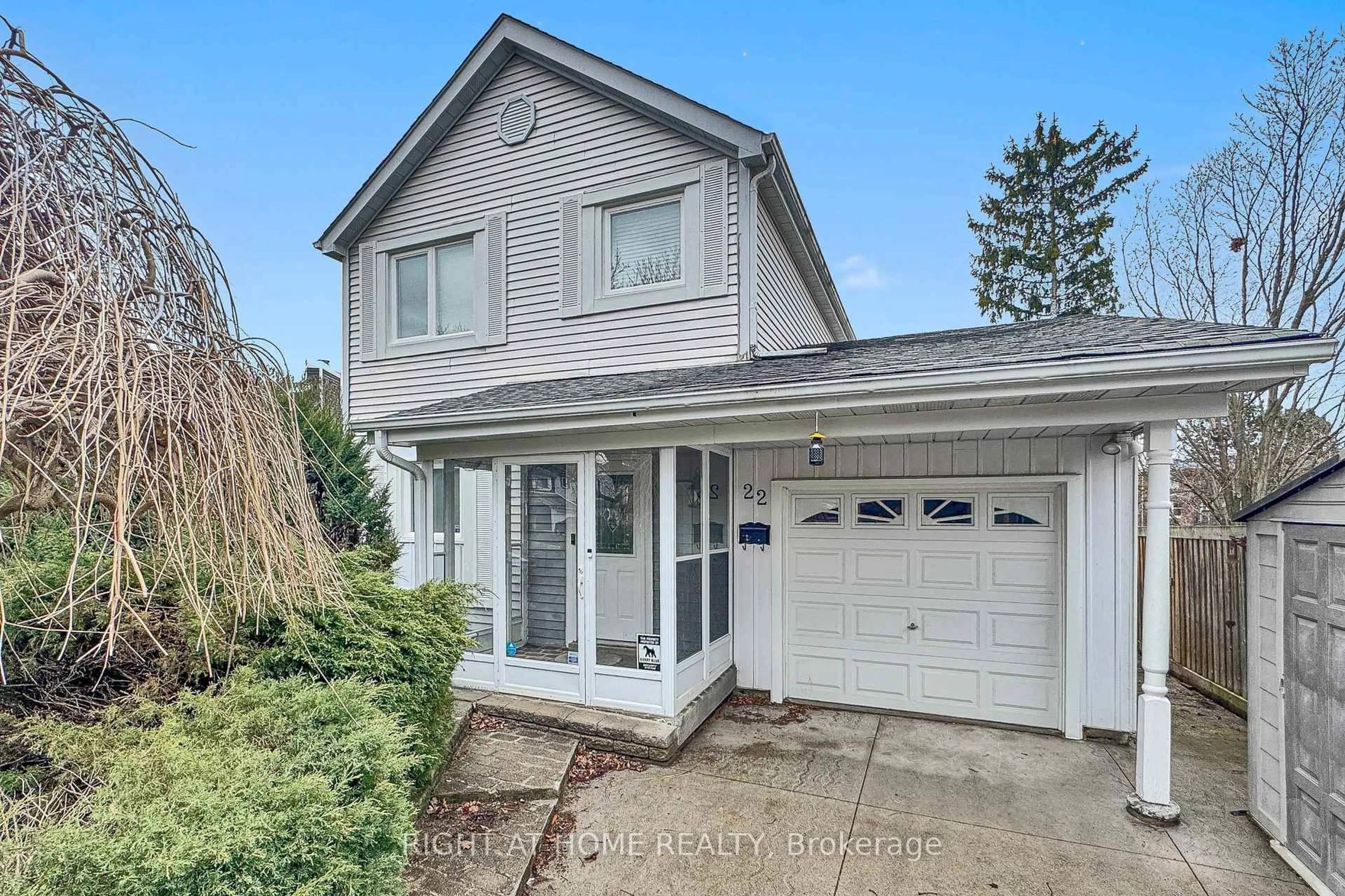 Home with vinyl exterior material, street for 22 Blueridge Sq, Brampton Ontario L6Z 1A1