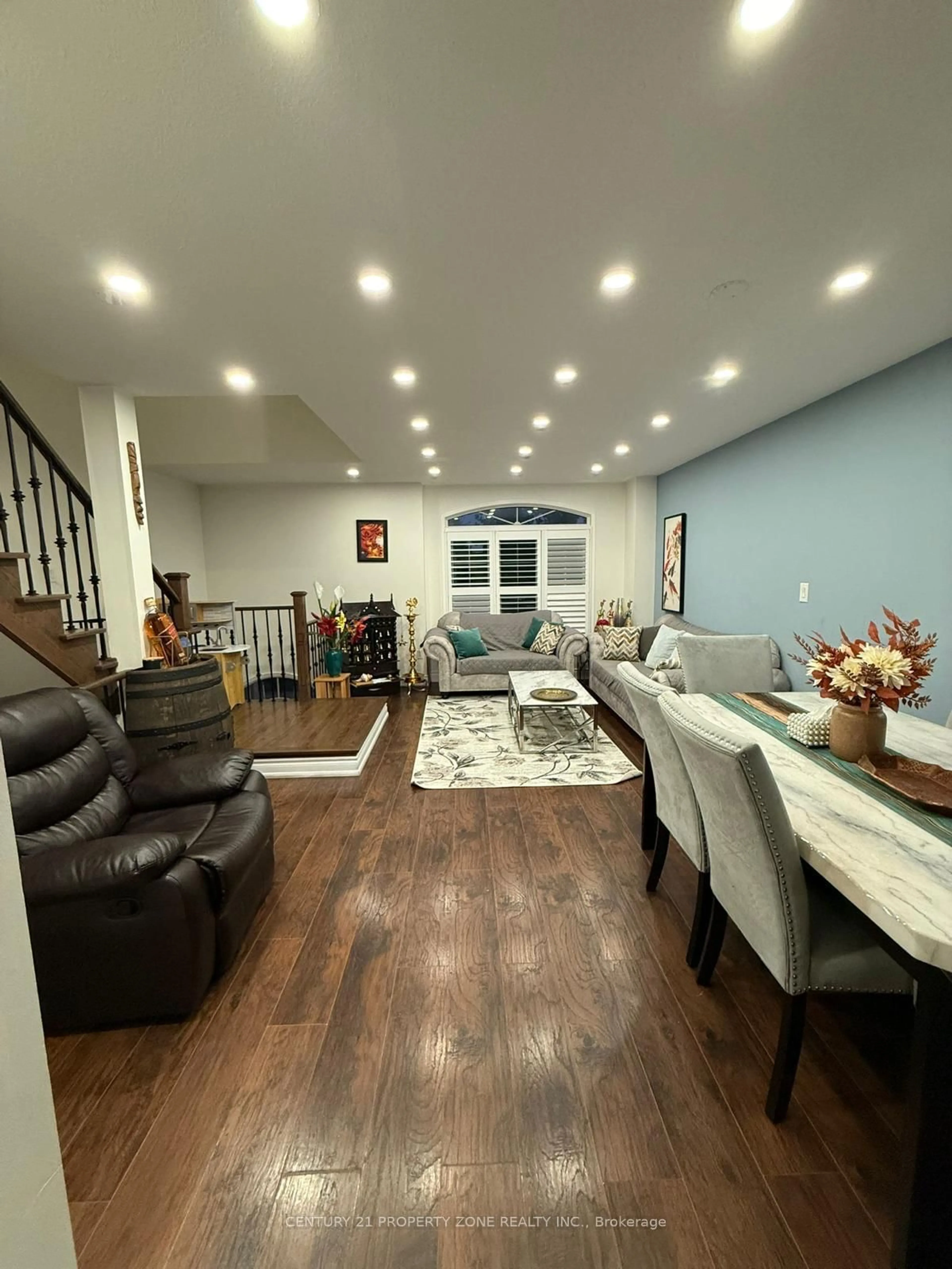 Living room with furniture, wood/laminate floor for 321 Aspendale Cres, Mississauga Ontario L5W 0E7