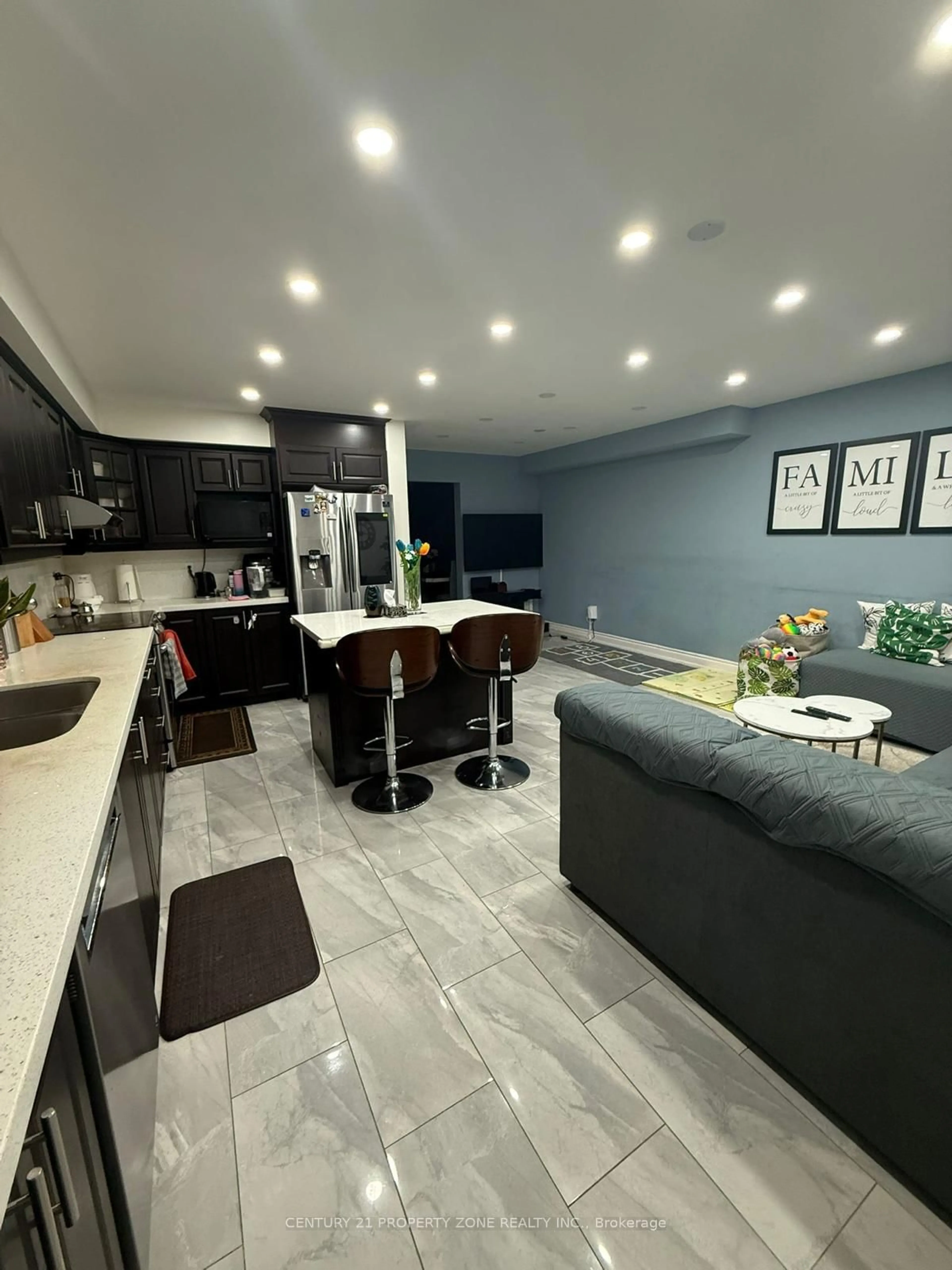 Open concept kitchen, ceramic/tile floor for 321 Aspendale Cres, Mississauga Ontario L5W 0E7