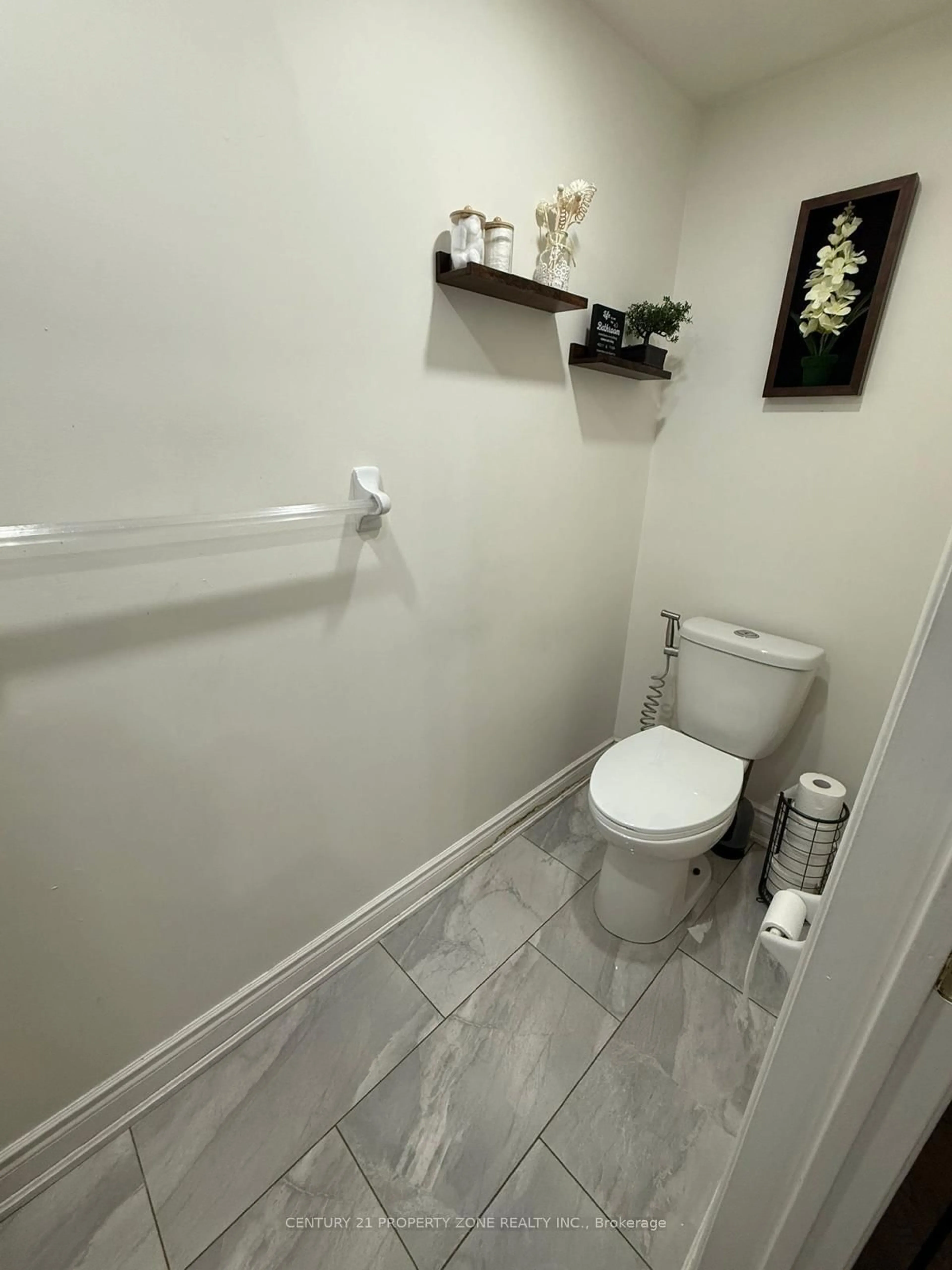 A pic of a room for 321 Aspendale Cres, Mississauga Ontario L5W 0E7