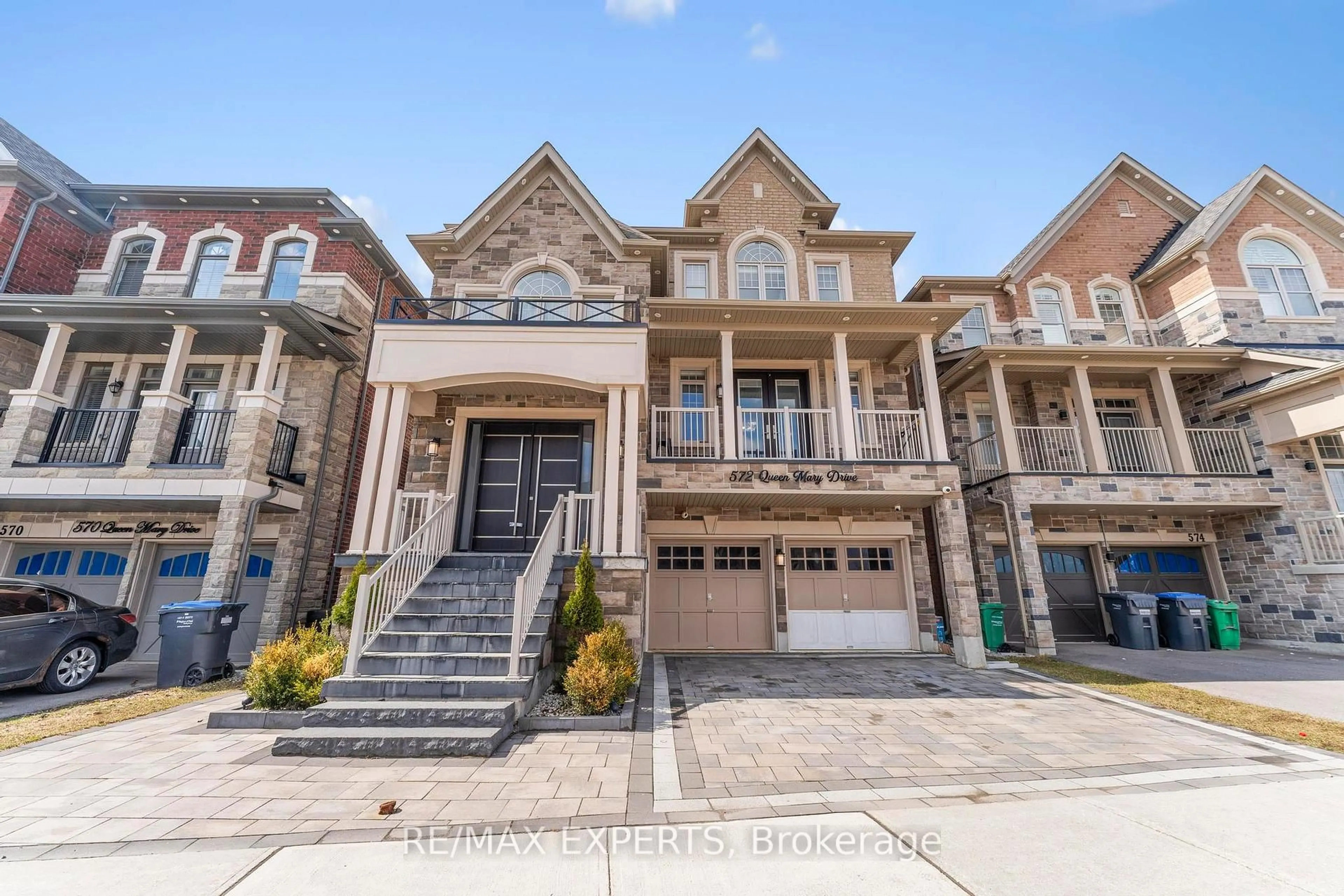 Home with brick exterior material, street for 572 Queen Mary Dr, Brampton Ontario L7A 4Y6